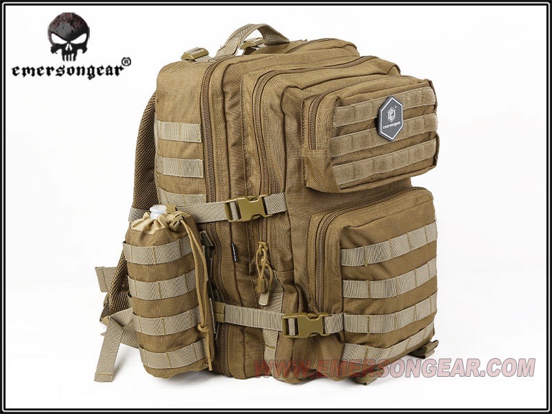กระเป๋าเป้สะพายหลัง รุ่น 45L seven-day large-capacity backpack ยี่ห้อ Emerson คุณสมบัติ : #มีช่องเก็บของมากมาย รวมทั้งช่องเก็บถุงน้ำ #เนื้อผ้ากันน้ำ มี2สีให้เลือก #สีดำ #สีทราย