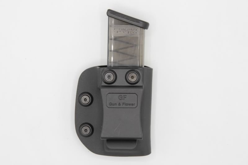 ซองปืนพกใน Kydex IWB ยี่ห้อ Gun&Flower รุ่น Glock19 บุหนังด้านใน ผลิตจาก Kydex นำเข้าจากประเทศสหรัฐอเมริกา ชนิดความหนา 2.04mm. คุณสมบัติ : #ตัวซองปืนบุหนังกลับบริเวณด้านในเพื่อป้องกันปืนเป็นลอย #ซองปืนพกในชนิดเหน็บกางเกง #ซองปืนทนทาน คงรูป ไม่เสียรูปง่าย 