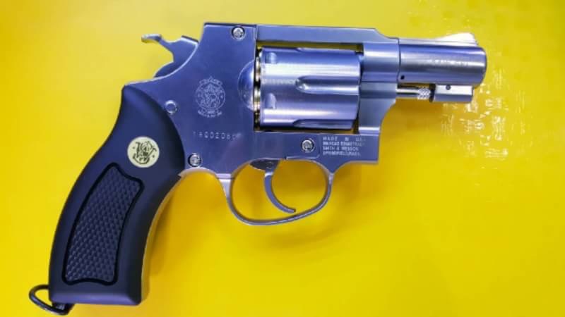 ปืนลูกโม่อัดแก๊สGunHeaven 2" Silver Co2 Revolver Price 3,500 ฿. ✔ผลิตที่ Made in Taiwan ✔ขนาดลำกล้อง 2 inch Barrel ✔ความยาว Length : 210mm ✔ความแรง Velocity of Muzzle: 460Fps. ✔ปลอกกระสุน Magazine Capacity: 6 Rounds