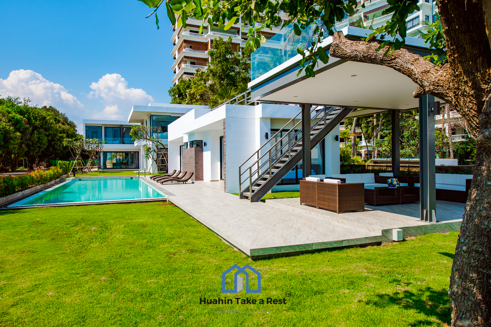 HR15039 บ้านพักติดทะเลหัวหิน The Premium Beach Villa Hua Hin
