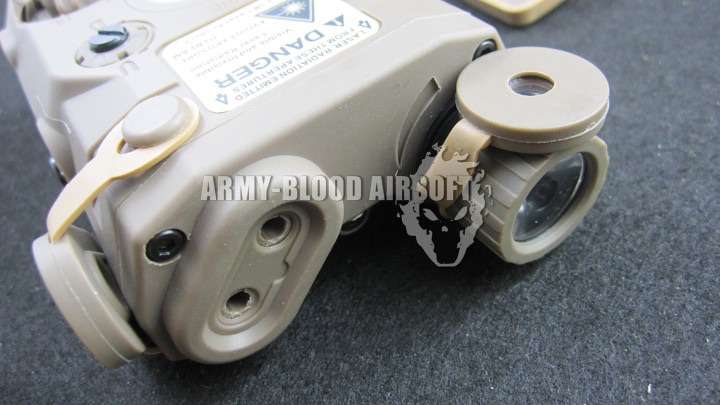 AN/PEQ-15 Laser Aiming Device With Flashlight (BK)