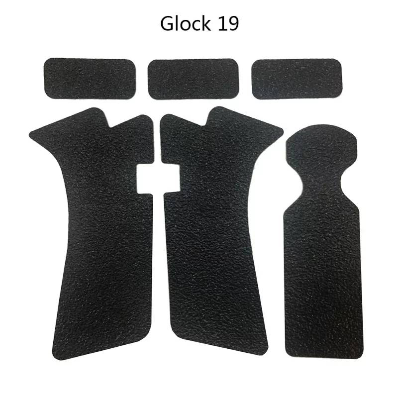 เทปกันลื่น Glock Gen3/4 แผ่นกันลื่นติดด้าม Glock เหนียว ติดทนทาน จับถนัดมือ คำแนะนำ -ทำความสะอาดผิวบริเวณที่ต้องการติดก่อน -ใช้ไดร์เป่าลมร้อน หลังจากติดแผ่นกันลื่น 3 รุ่น : G19/ G17 / G26