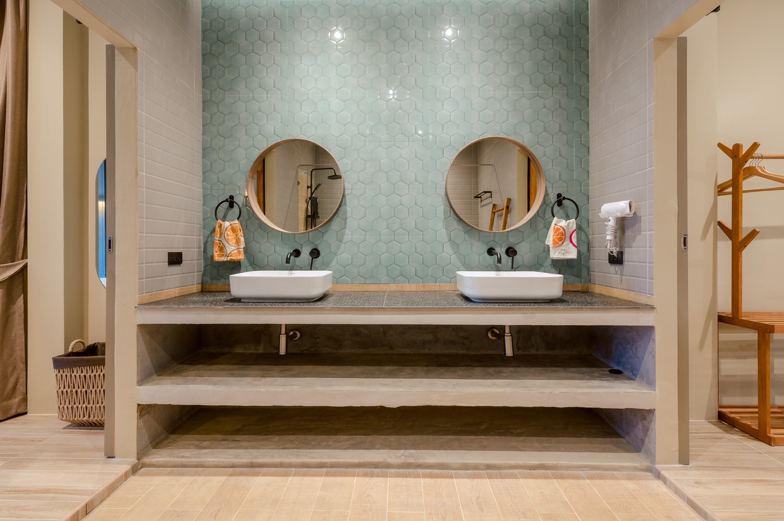 HR15055 บ้านพักติดทะเล The Coastal Vista Beach Villa