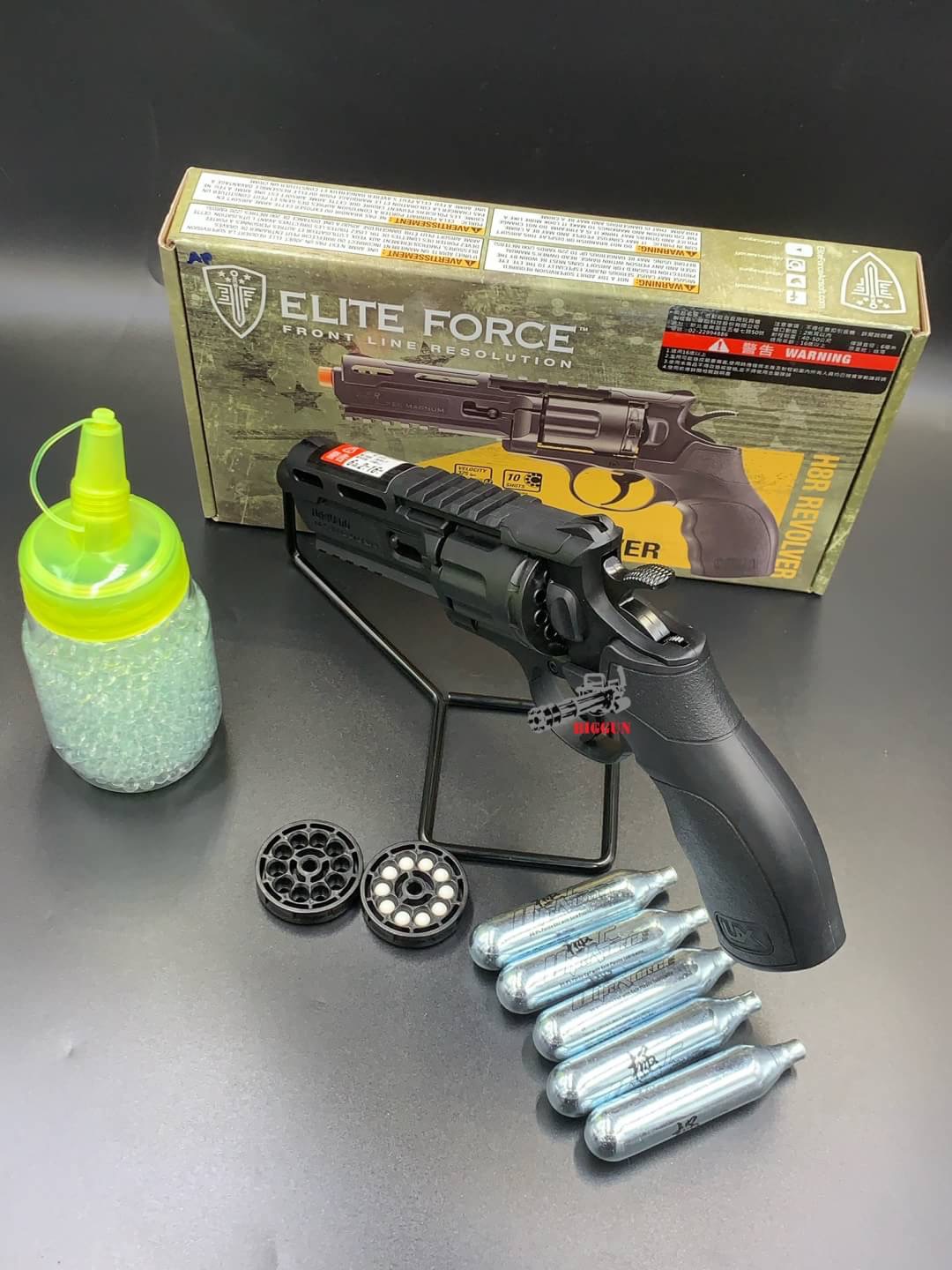 Elite Force H8R ลูกโม่ Co2 ขนาดกระสุนบีบี 6 มิล แรง 4xx fps คุณสมบัติ - บอดี้โพลีเมอร์ -รางเสริม 20 มิลทั้งด้านบน-ล่าง -ระบบ CO2 -แมกกาซีนเปลี่ยนง่าย -มีเซฟตี้ -กริ๊ปจับออกแบบมาเข้ามือกับทุกคน -แถมแมกกาซีน 3 ตัว ราคา: 4,800 บาท -แถมฟรีลูกแก้วฟรี 1,000 นัด