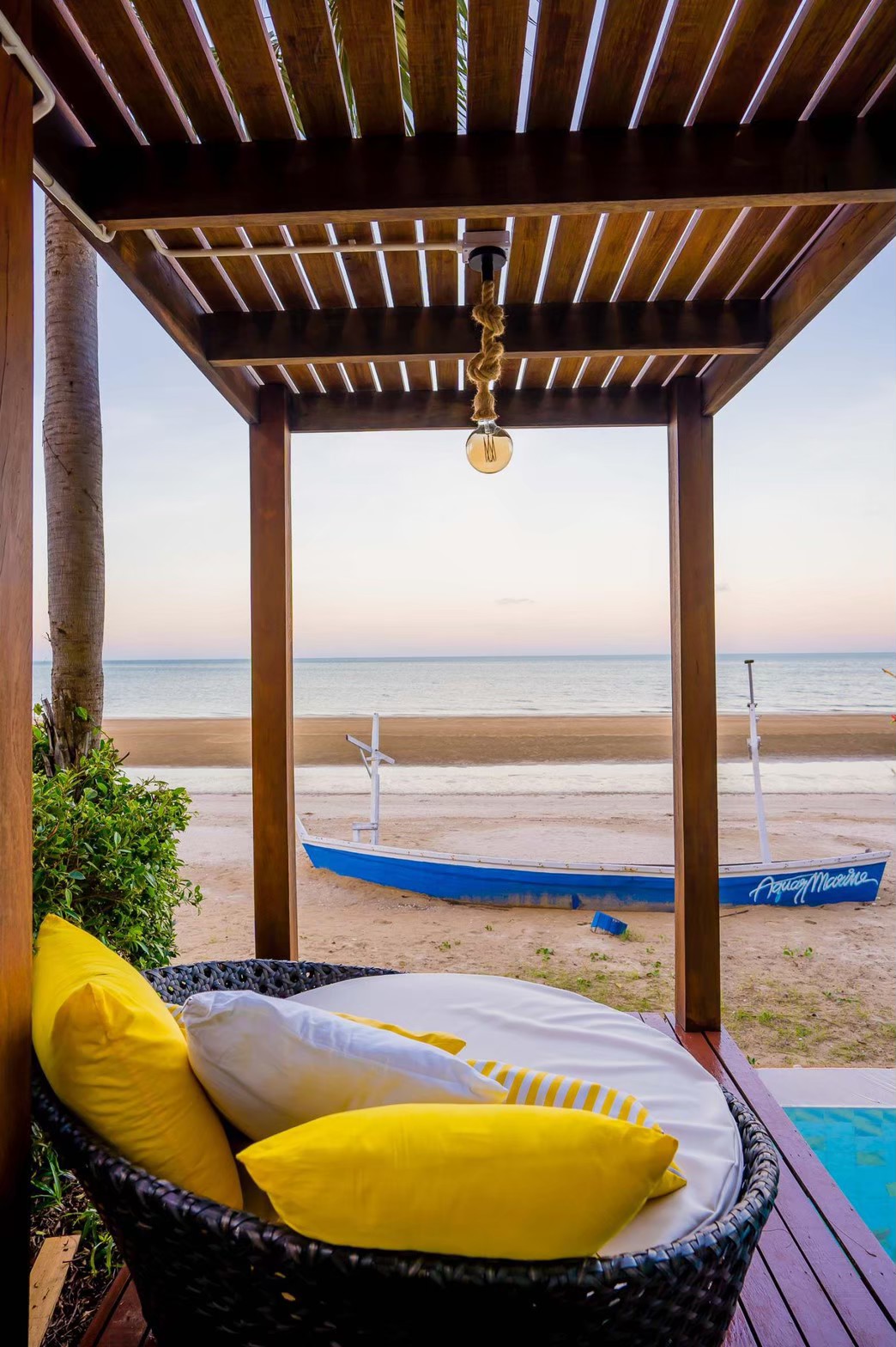 HR15064 บ้านพักติดทะเล The Ocean Beach Villa, Sam Roi Yod.