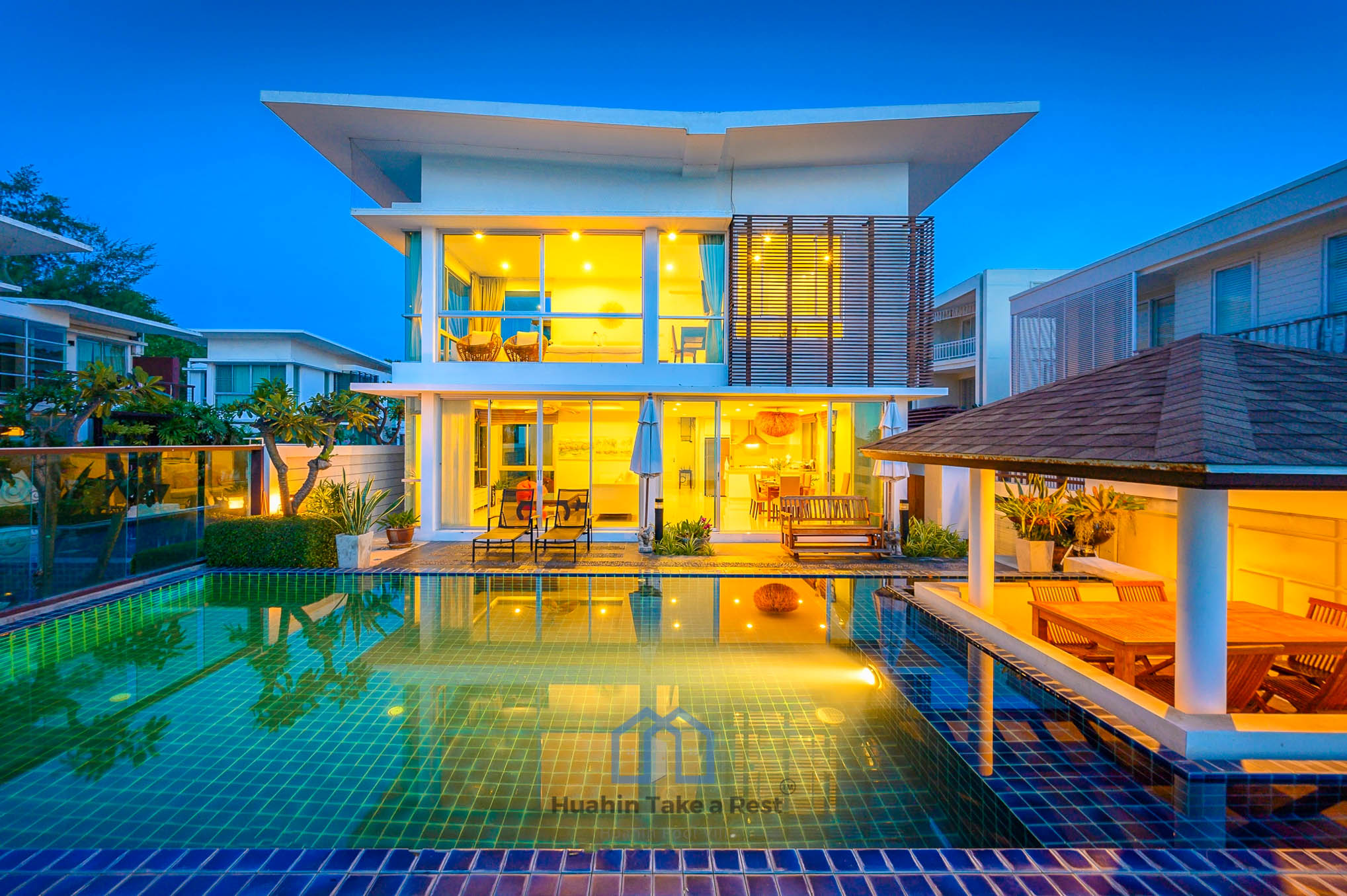 HR15035 บ้านพักติดทะเลหัวหิน บ้านเดอะซันเซตบีช พูลวิลล่า