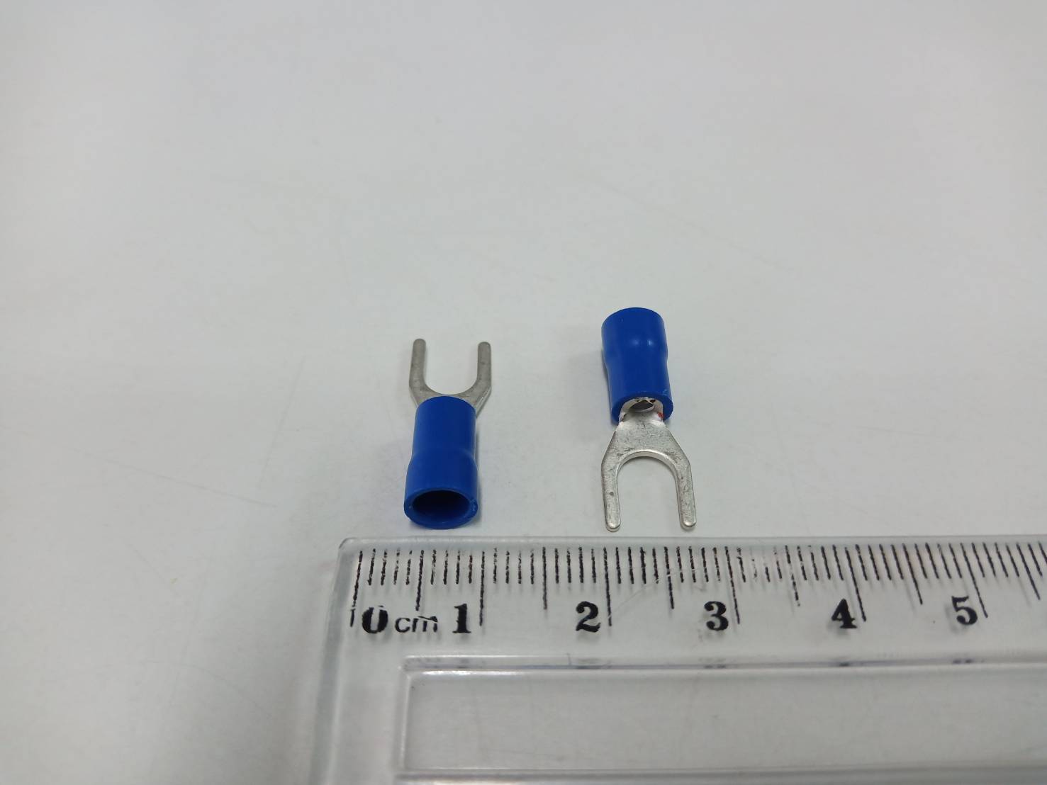 หางปลาแฉกหุ้ม YF2.5-5S TLUG ใช้กับสาย 2.5sq.mm (100 ชิ้น/ห่อ) หางปลาก้ามปู