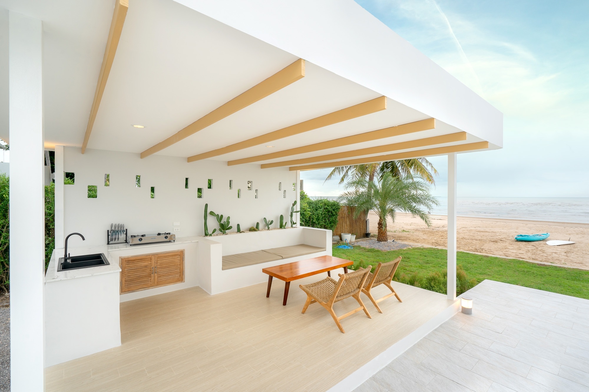 HR15048 บ้านพักติดทะเล กุยบุรี De Pana Beach Villa