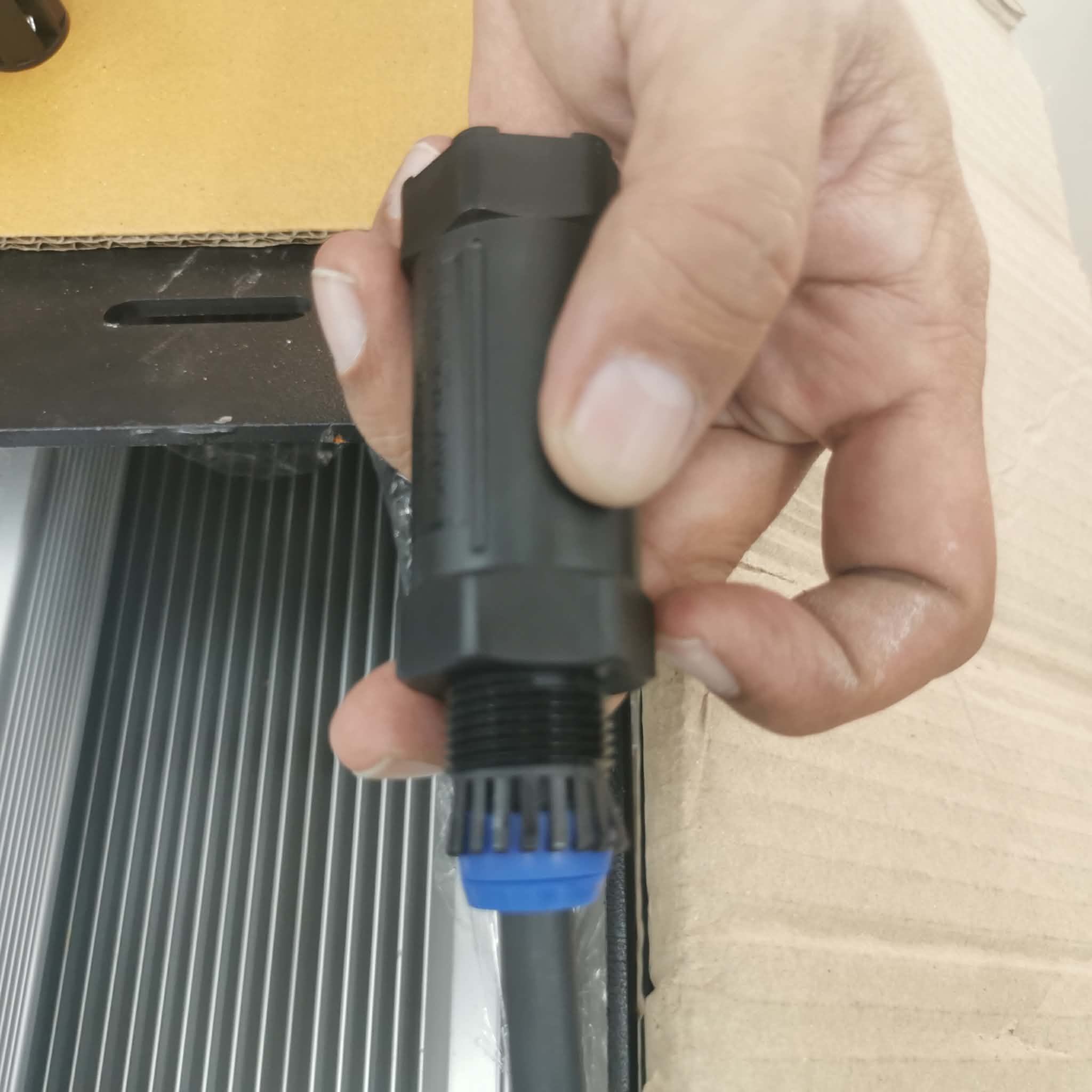 ข้อต่อสายไฟกันน้ำ ใช้กับสายไฟฟ้า ขนาด 0.5 ถึง 2.5 mm² 3 เส้น แบบขันน็อต