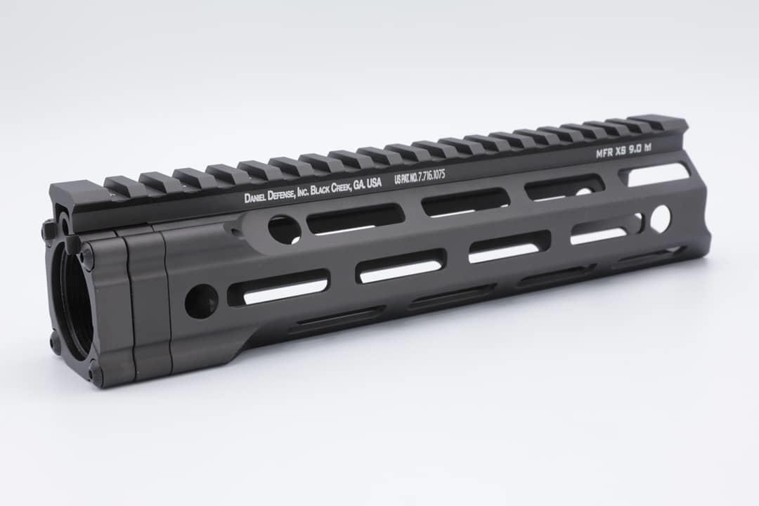 ชุดหน้า Danel Defense MFR XS ระบบรางM-Lock (ชุดหน้า MFR) สำหรับปืนตระกูล : M4/M16 เส้นผ่านศูนย์กลาง : 3.3 mm. มี3รุ่นให้เลือก ✔️รุ่นความยาว 7” (น้ำหนัก 175 กรัม) ✔️รุ่นความยาว 9” (น้ำหนัก 208 กรัม) ✔️รุ่นความยาว 13.5” (น้ำหนัก 277 กรั