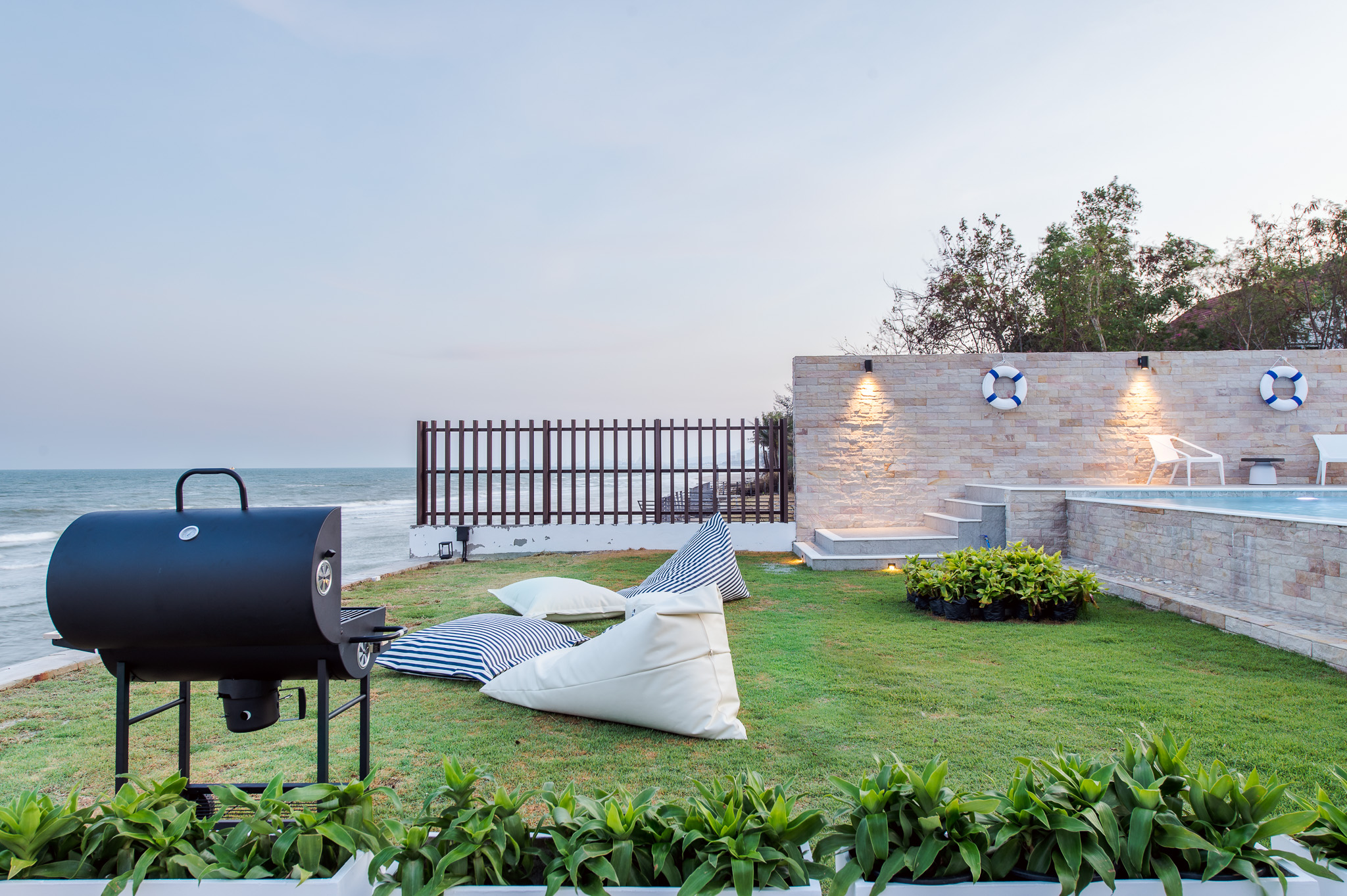 HR15066 บ้านพักติดทะเลหัวหิน The Casa Rocca Beach Villa HuaHin