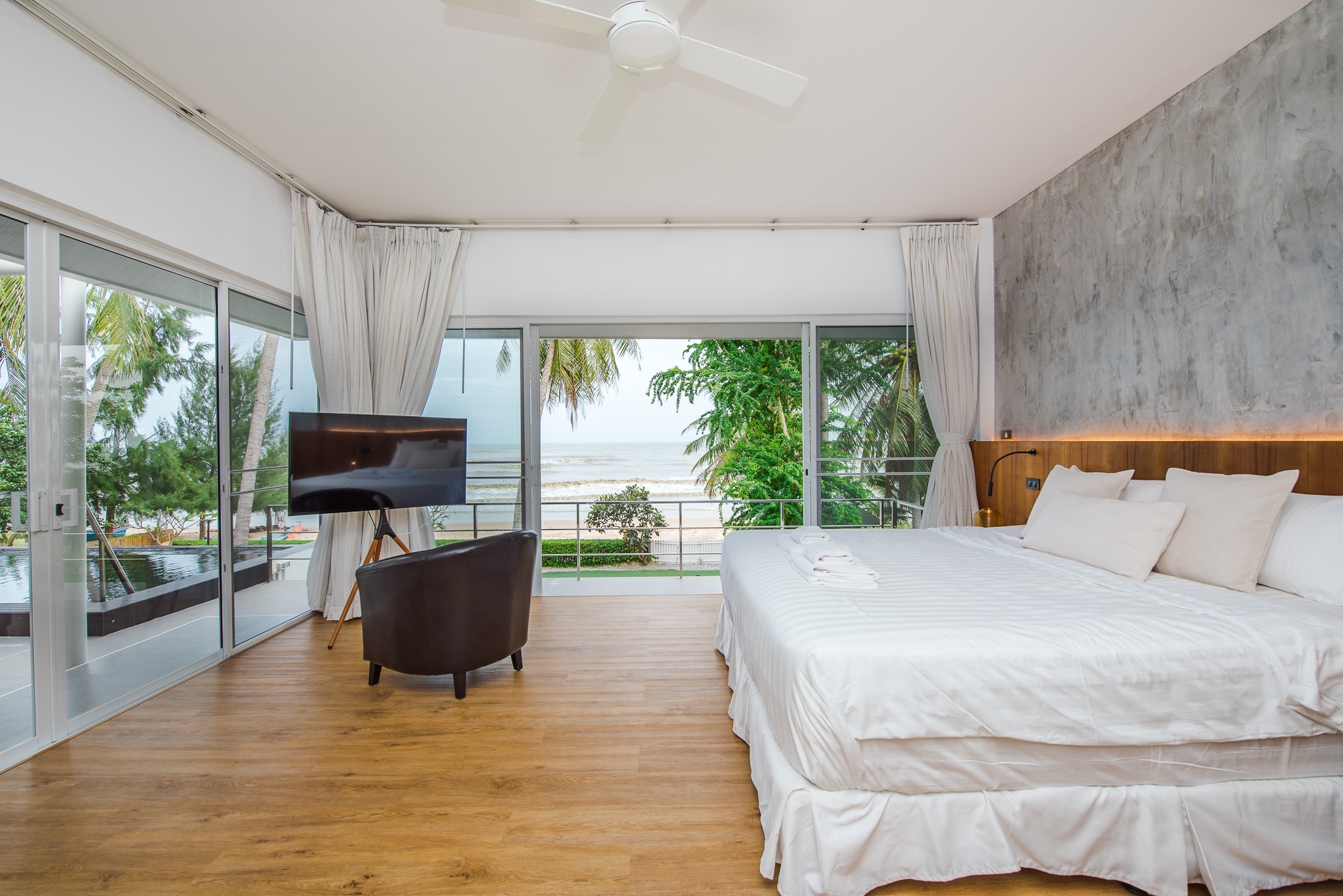 HR15044 บ้านพักติดทะเล กุยบุรี The Cozy Beach Villa