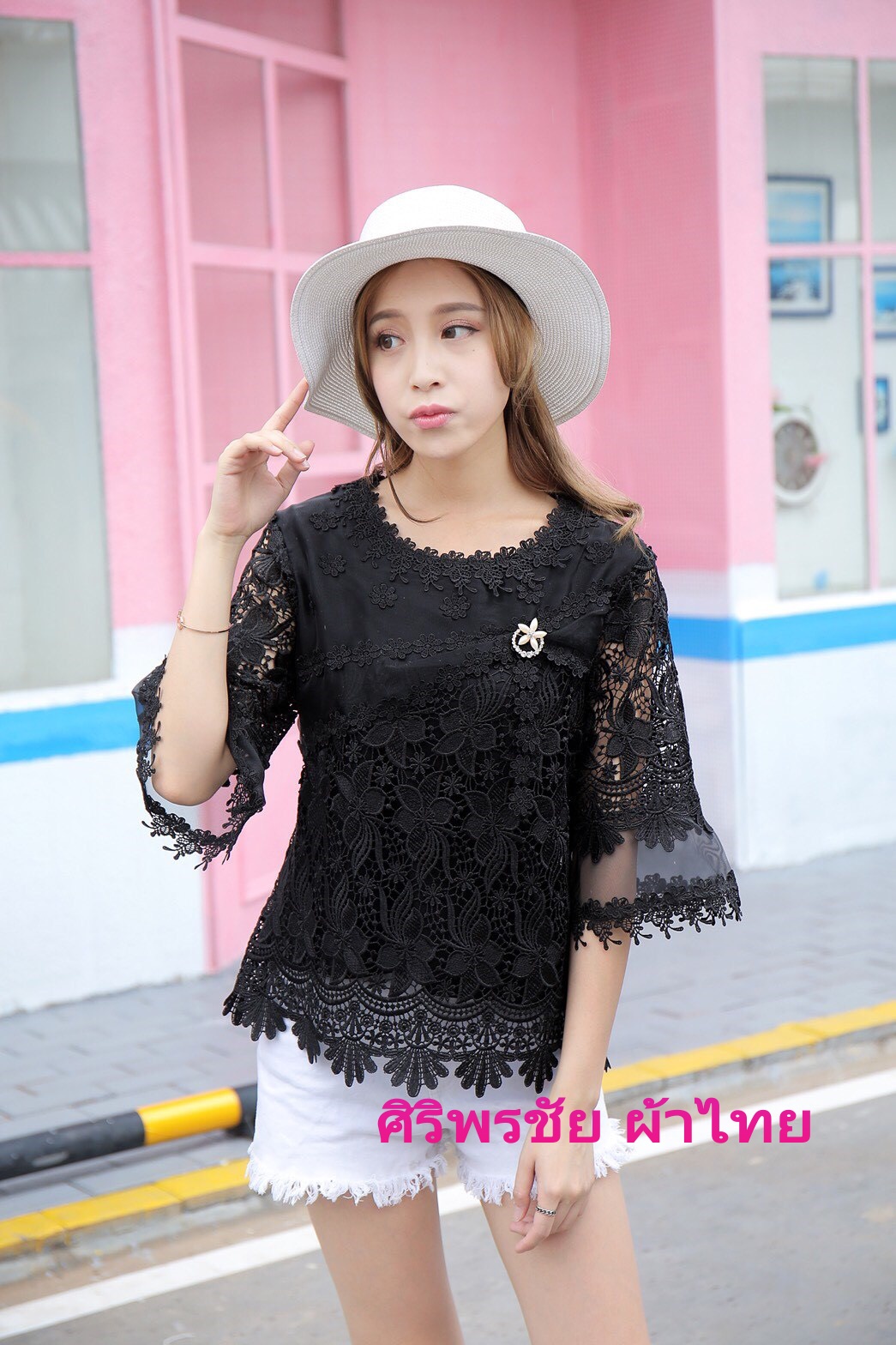 เสื้อลูกไม้สไตน์เกาหลีสีดำ เสื้อลูกไม้สไตน์วัยรุ่นสีดำ เสื้อผ้าไทยใส่กับผ้าซิ่น เสื้อผ้าฝ้ายใส่กับผ้าถุงสีดำ เสื้อลูกไม้ใส่ผ้าซิ่น เสื้อลูกไม้พาดาแขนสั้นสีดำ
