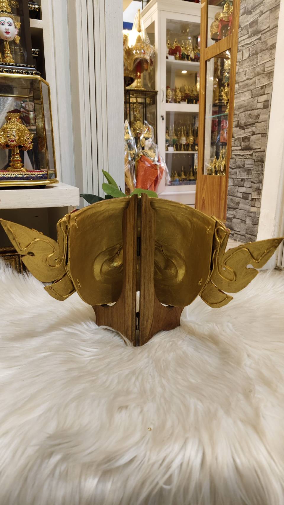 หน้ากากยักษ์ (หน้าทอง)