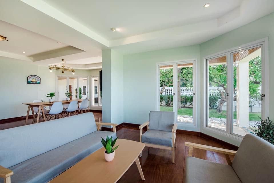 HR15042 บ้านพักติดทะเลหัวหิน The Sunny Beach Villa