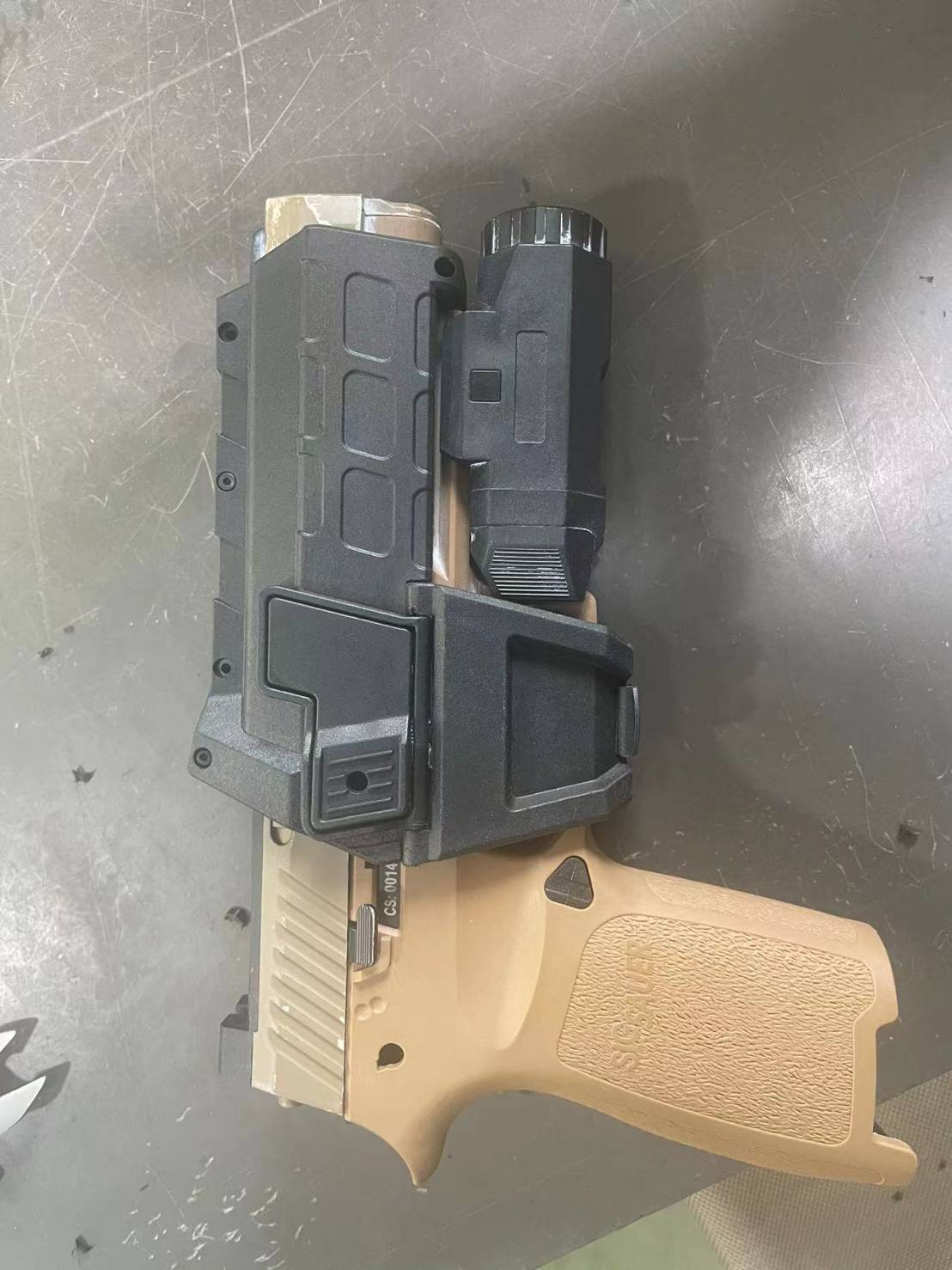 New. ซองปืน G19 ติดไฟฉาย/เลเซอร์ ( G19 Light Bearing Holster ) 🔨 ผลิตจาก Polymer เกรดคุณภาพ 🔨 สำหรับ G19 ที่ติดไฟฉาย/เลเซอร์ ได้ทุกชนิด 🔨 ปลดล็อคนิ้วชี้ ใช้งานปลอดภัย ( ล็อคกับช่องคัดปลอก ) 🔨 ด้านหลังเป็นเพลทเหน็บเข็มขัด