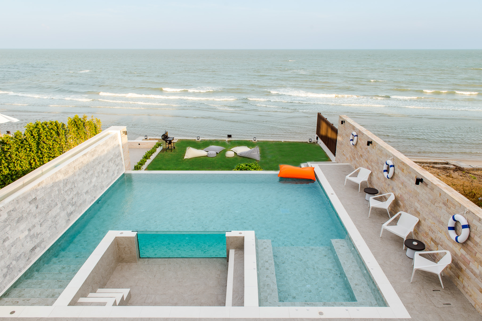 HR15066 บ้านพักติดทะเลหัวหิน The Casa Rocca Beach Villa HuaHin