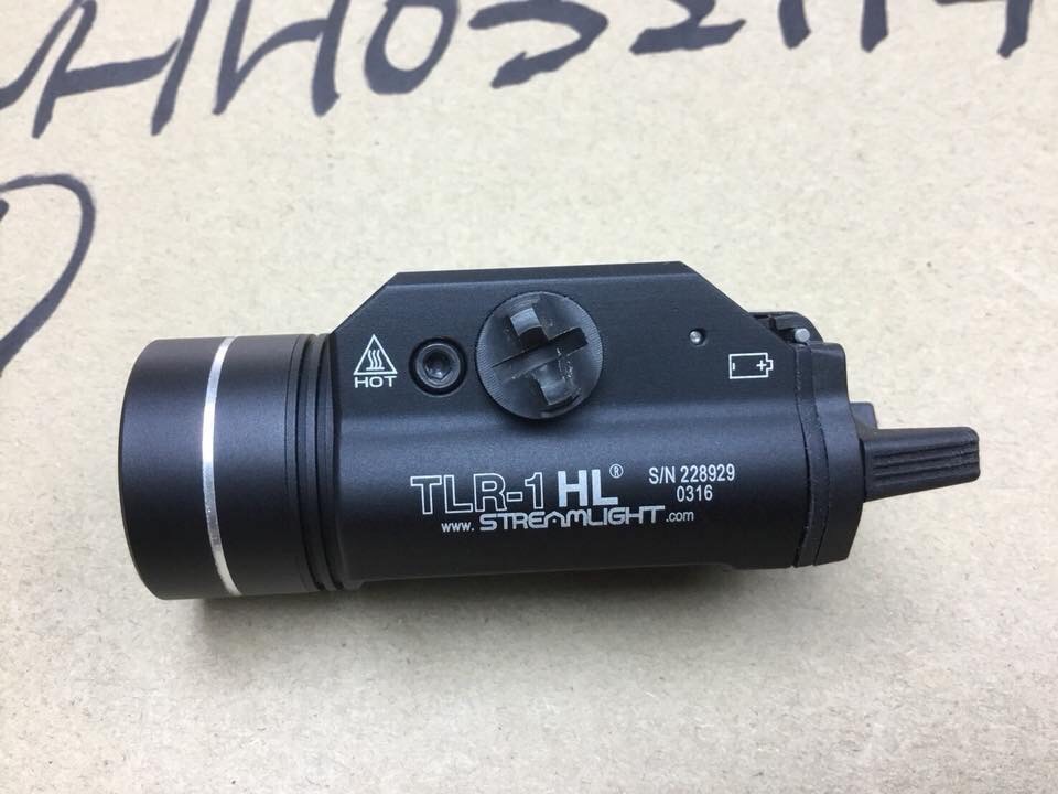 New.ด่วนๆครับ สินค้ามาใหม่ครับ Streamlight TLR-1 Style Weapon Flashlight สีดำ / สีทราย Q5 LED:800LM/60Min Battery:2*CR123A ราคาพิเศษ