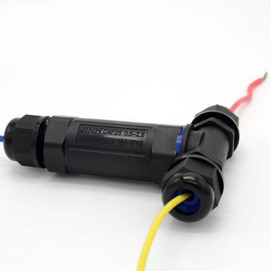 ข้อต่อสายไฟกันน้ำ แบบตัว T ใช้กับสายไฟฟ้า เบอร์ 0.5 ถึง 2.5 mm² 5 เส้น แบบขันน็อต