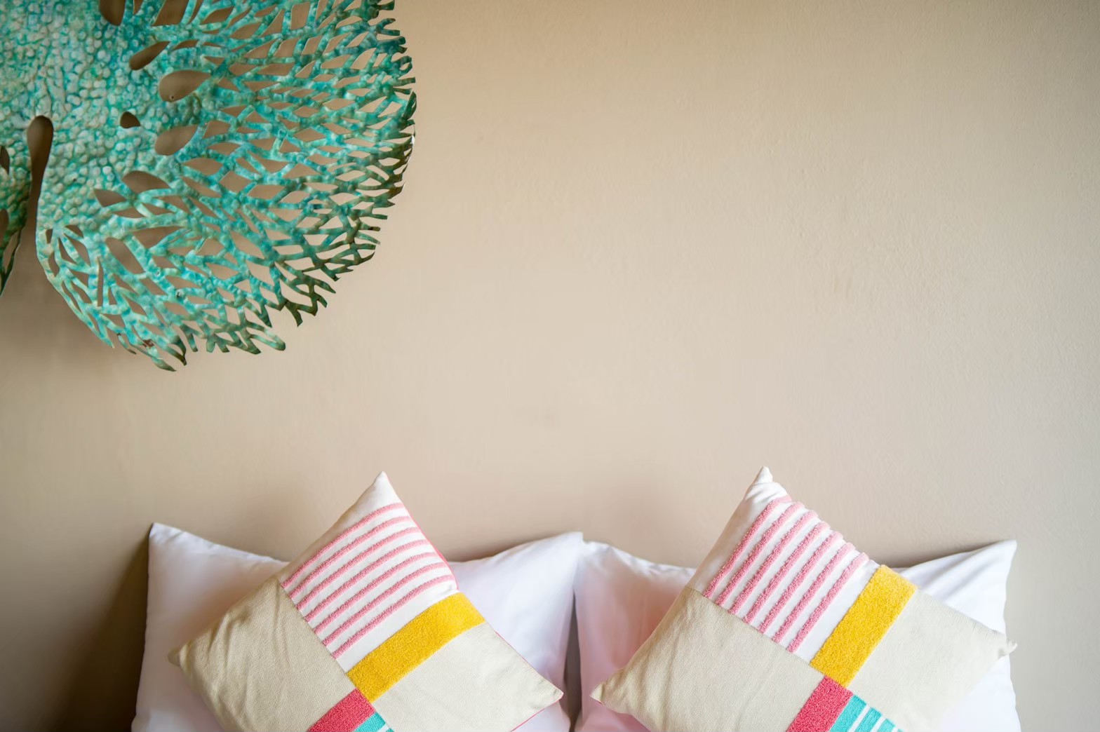 HR15064 บ้านพักติดทะเล The Ocean Beach Villa, Sam Roi Yod.