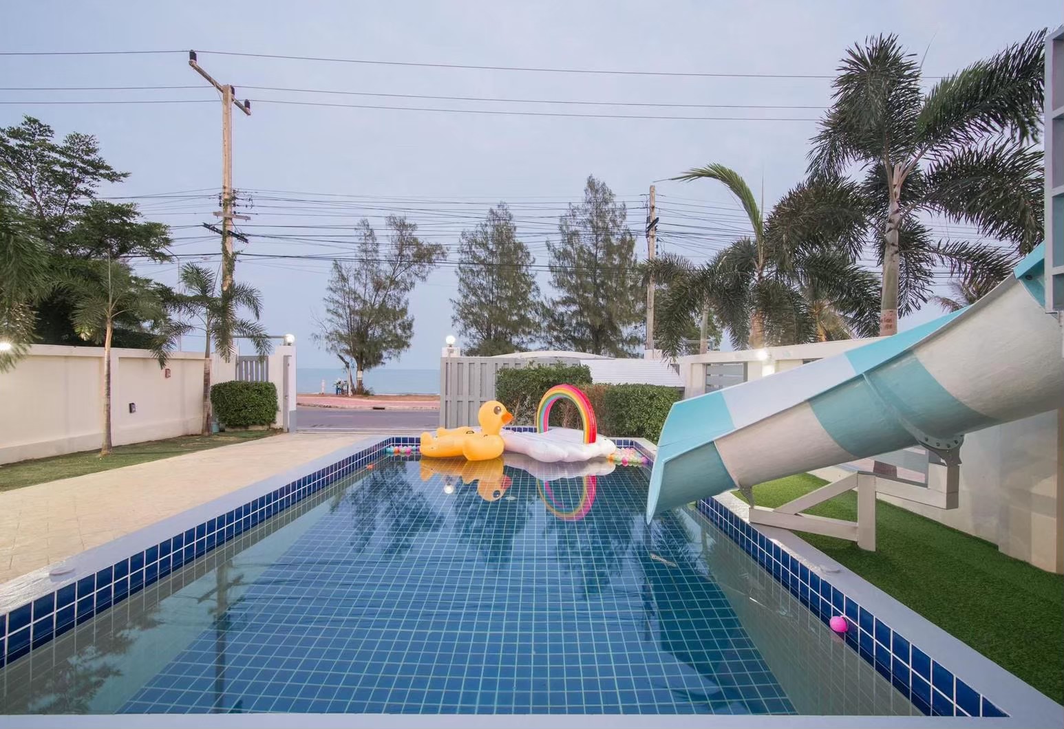 HR15046 บ้านพักติดทะเล The Sandy Beach Villa