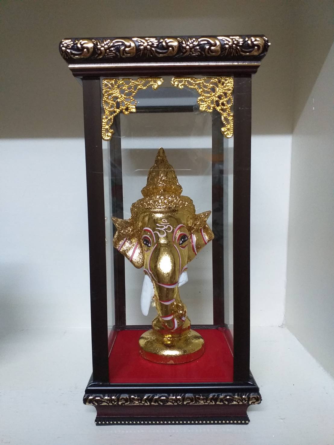 เศียรพระพิฆเศ พร้อมตู้กระจกลายไทย