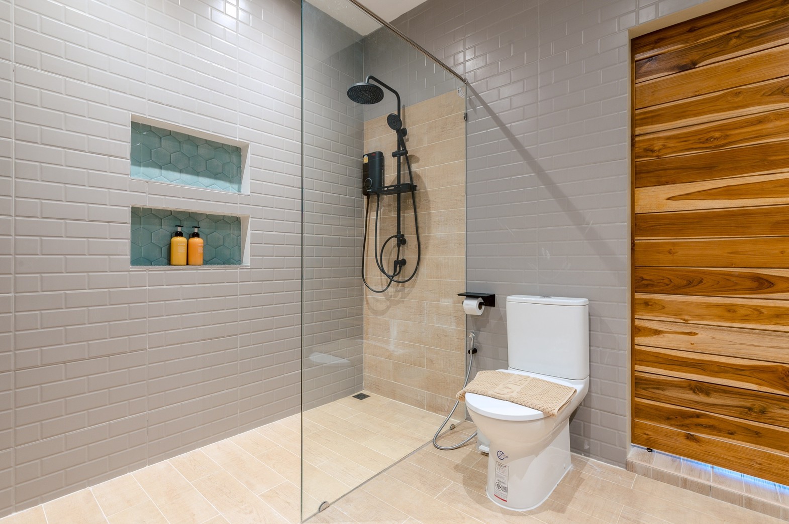 HR15055 บ้านพักติดทะเล The Coastal Vista Beach Villa