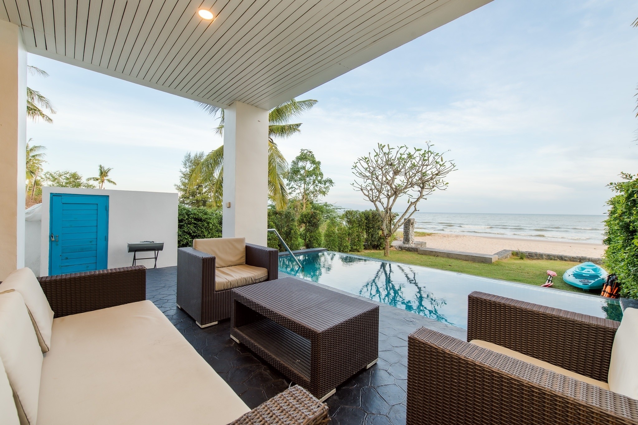 HR15088 บ้านพักติดทะเล S Beach pool villa Kuiburi