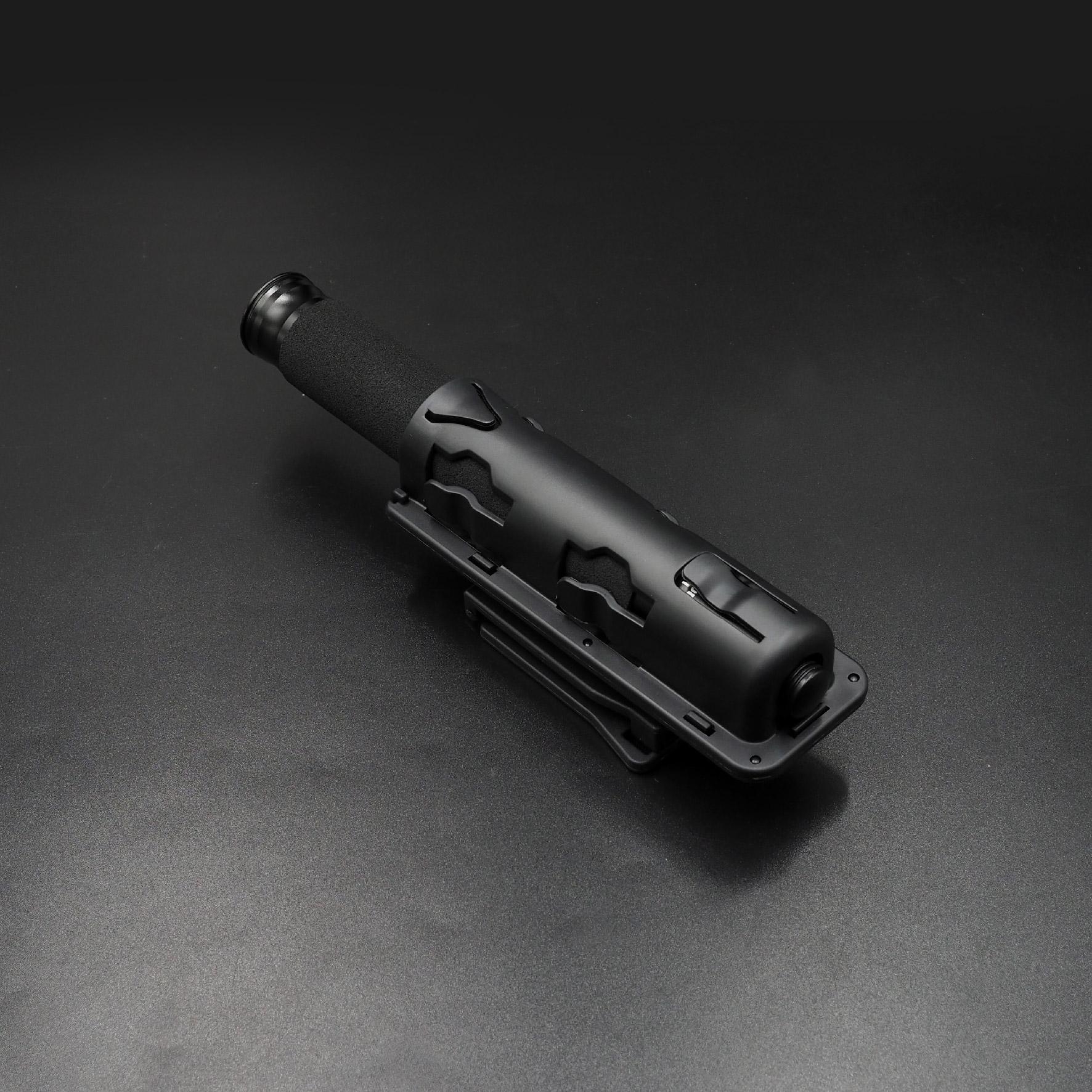 New. ดิ้ว Sector Seven Baton 21" แบบครบชุด (SET-A) -กระบองผลิตจากเหล็กชุบแข็ง ไม่คดงอง่าย -ระบบกดตูด ใช้งานสะดวก เก็บง่าย -ใช้งานรวดเร็ว ด้วยเพียงมือเดียว -ด้ามจับฟองน้ำ Dia ขนาด 28.5 มม. -ความยาวหลังยืด 21 นิ้ว -ความยาวหดเก็บ 9 นิ้ว -นน. 287 กรัม -ต