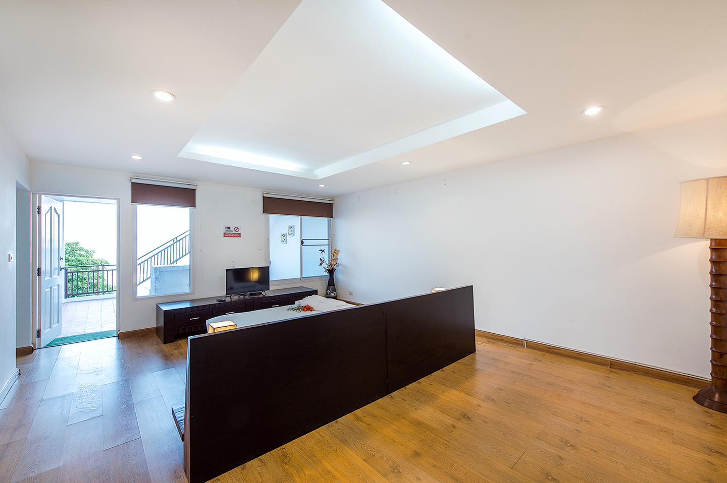 HR15072 บ้านพักติดทะเล The White Beach Villa Pranburi