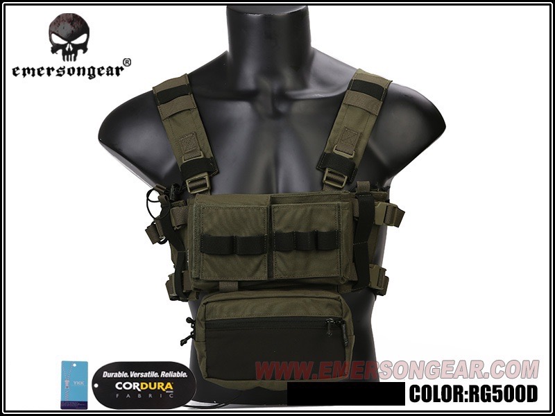 Micro Fight Chissis MK3 Chest Rig ยี่ห้อ Emerson คุณสมบัติ : #เสื้อเวสทำจากผ้าCordura แท้100% #เสื้อเวสออกแบบมาให้สวมใส่ง่าย คนตัวใหญ่ก็สามารถใส่ได้ #มีช่องเก็บของมากมาย #เพ้าบริเวณหน้าอกสามารถถอดเปลี่ยนได้ตามความต้องการ #สามารถพกแม็กกระซีนปืนยาวได้4แม็ก 