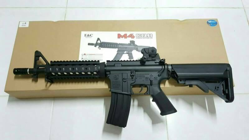 New.E&C M4 CQB ปืนยาวไฟฟ้า (ตระกูลM4) JR Custom Gen.2 เวอร์ชั่น JR Custom เจนทูหรือเจนสองคือ ปืนที่ทำการอัพเกรดอุปกรณ์ภายในมาจากโรงงาน อุปกรณ์ที่ทางโรงงานอัพเกรดมาได้แก่ -ลูกสูบฟันเหล็กจากโรงงาน เหนียว ทน -บูทแบริ่ง8มม อย่างดี จากโรงงาน ทน แน่นอ ราคาพิเศษ
