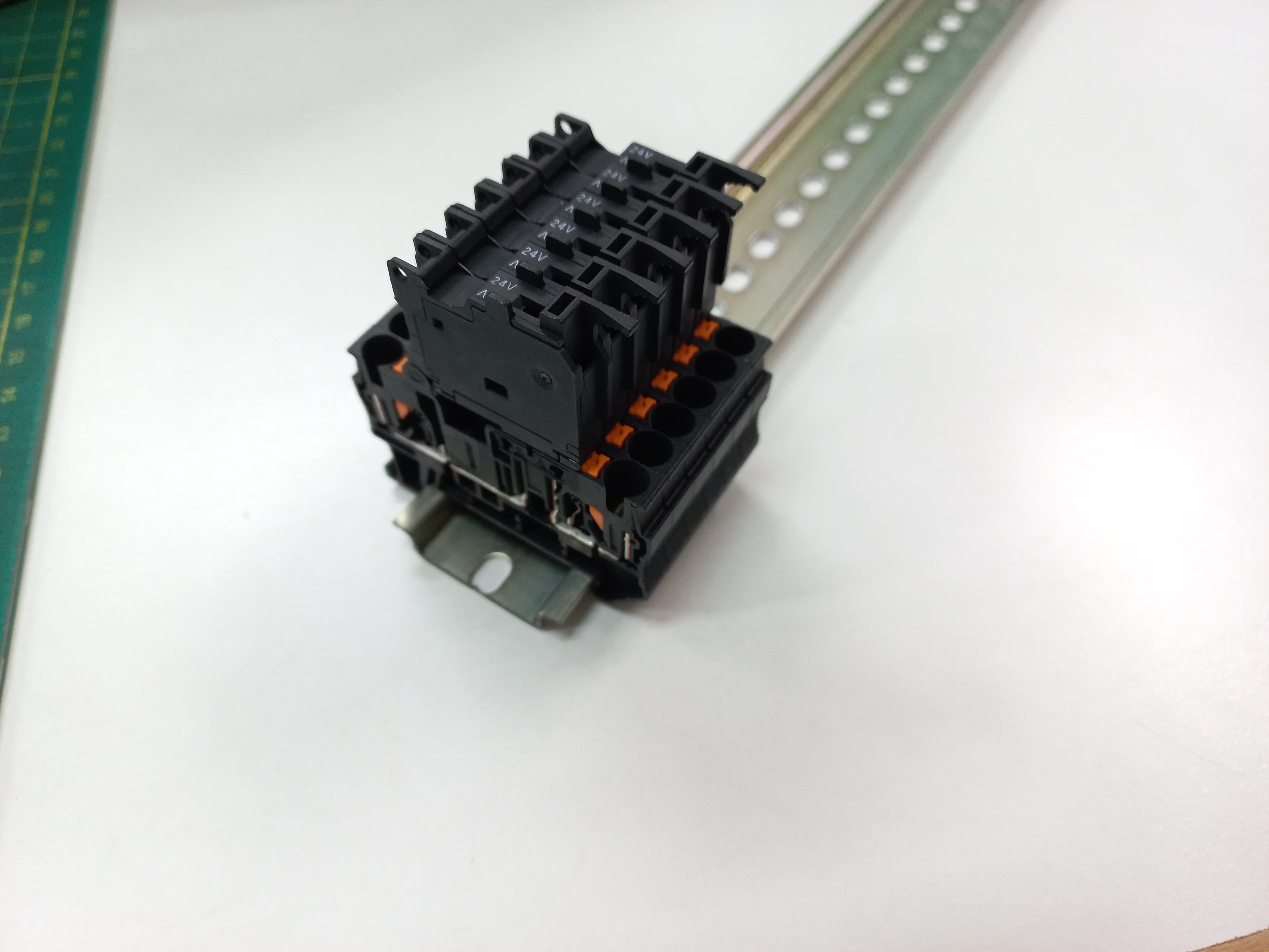 เทอร์มินอลฟิวส์ PHOENIX CONTACT 3211903 Terminal สำหรับสายไฟขนาด 0.2 mm² - 6 mm²