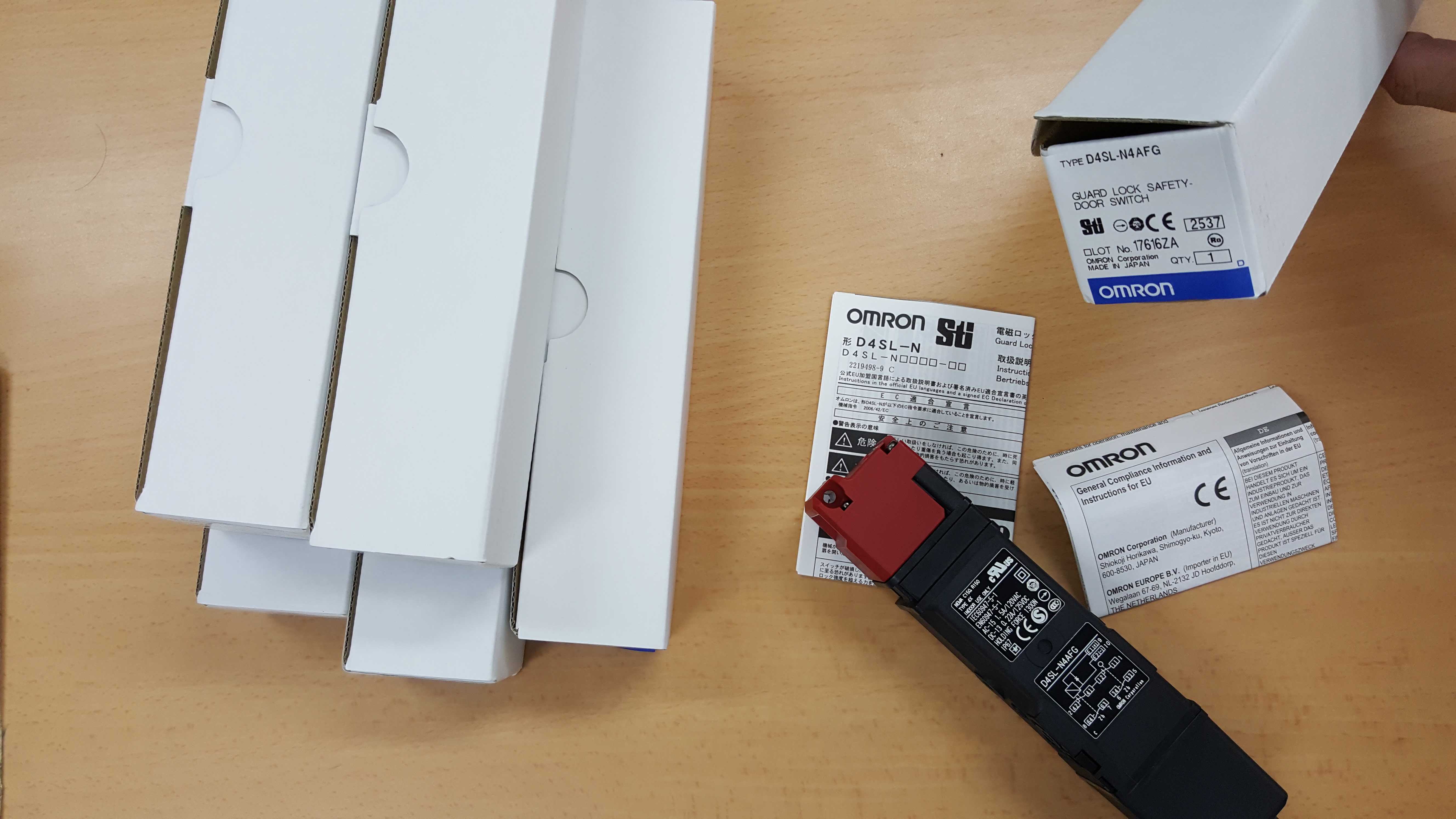 เซฟตี้ล็อคประตู OMRON สำหรับระบบ AUTOMATION - SAFETY DOOR SWITCH, D4SL， DOOR SAFETY LOCK ,