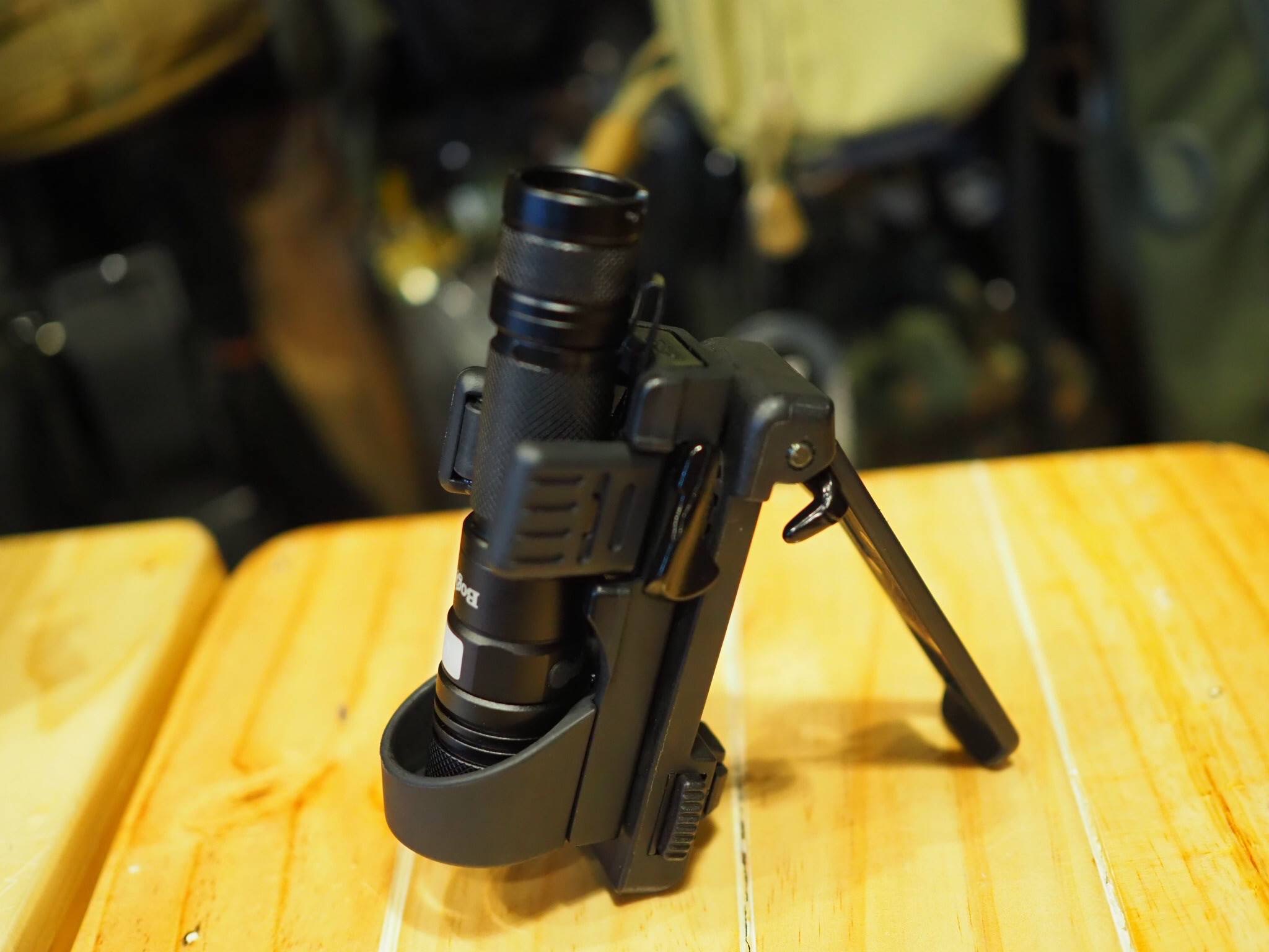 💢 Bogie1 ซองไฟฉายโพลิเมอร์ รุ่น Lock 360💢 👉มีตัวล็อกแน่นกริ้บ ไฟฉายไม่ร่วงหล่น 👉หมุนได้ 360 องศา 👉ร้อยเข็มขัดได้ทุกขนาด(ปรับขนาดได้) 👉ร้อยกระเป๋า/ติดเสื้อเกราะ ได้ 🔥🔥 ราคา Promotion 1050 บาท