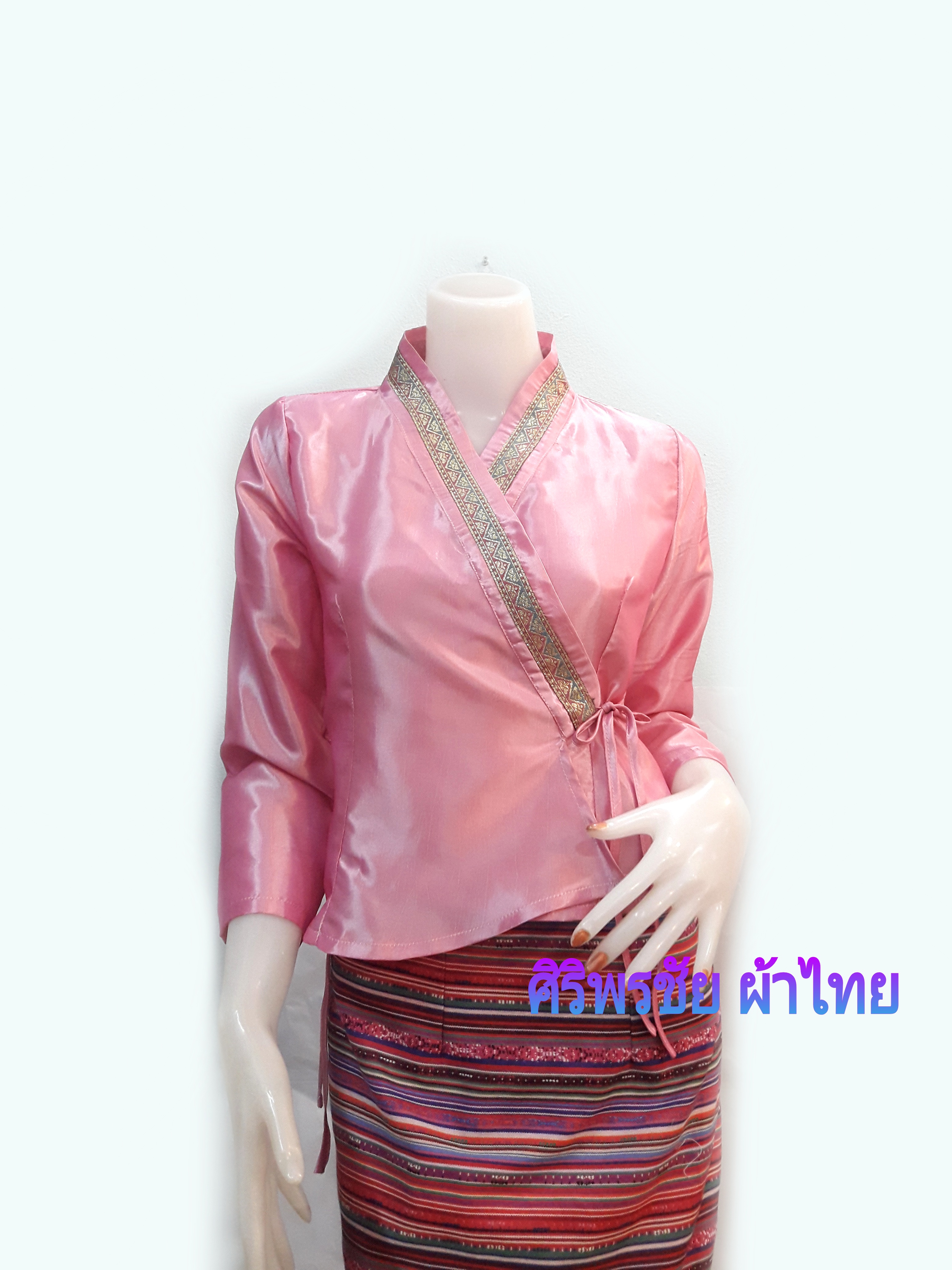 เสื้อผ้าไทยพื้นเมืองสไตน์เจ้านางสีชมพู เสื้อผ้าไหมแก้วคอจีนไตน์เจ้านาง เสื้อใส่ผ้าซิ่น เสื้อใส่กับผ้าซิ่น เสื้อผ้าฝ้ายสีส้มคอจีนป้าย