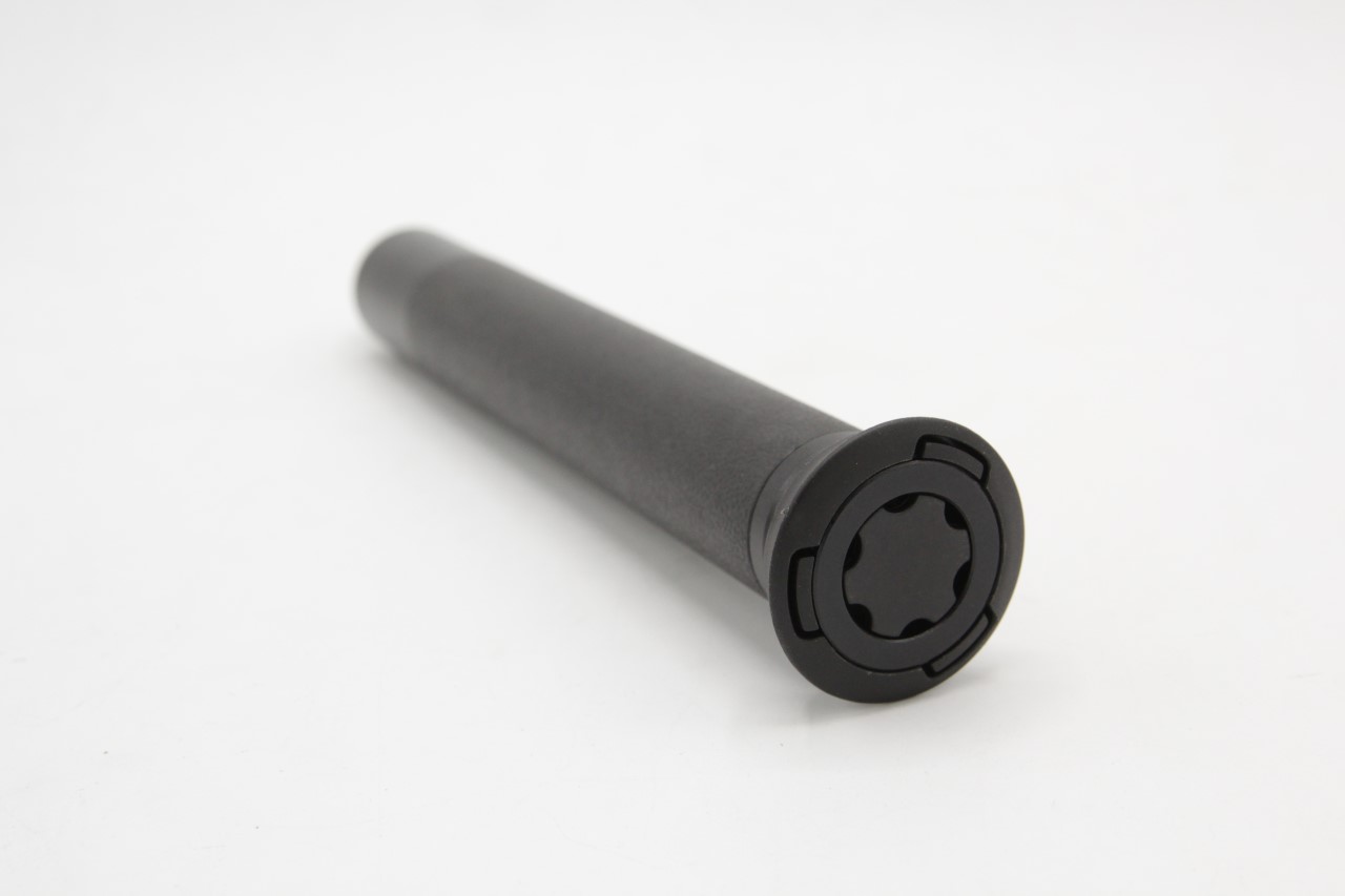 ดิ้ว รุ่น 16” + ซองดิ้วโพลิเมอร์ ขนาดเมื่อยืดแล้ว : 16นิ้ว ขนาดเมื่อเก็บแล้ว : 9นิ้ว น้ำหนัก : 316 กรัม คุณสมบัติ : #ผลิตจากเหล็กชุบแข็ง แข็งแรงทนทาน #ใช้งานง่ายยืดออกได้เพียงมือเดียว และหดเก็บได้ด้วยระบบกดตูด ไม่ต้องกระแทรกเก็บเหมือนรุ่นเก่าๆๆ #ด้ามจับเป