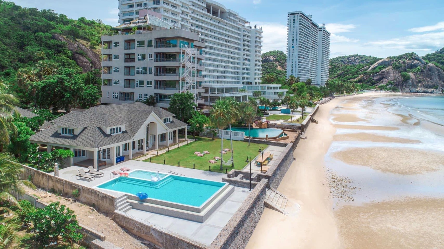 HR15042 บ้านพักติดทะเลหัวหิน The Sunny Beach Villa