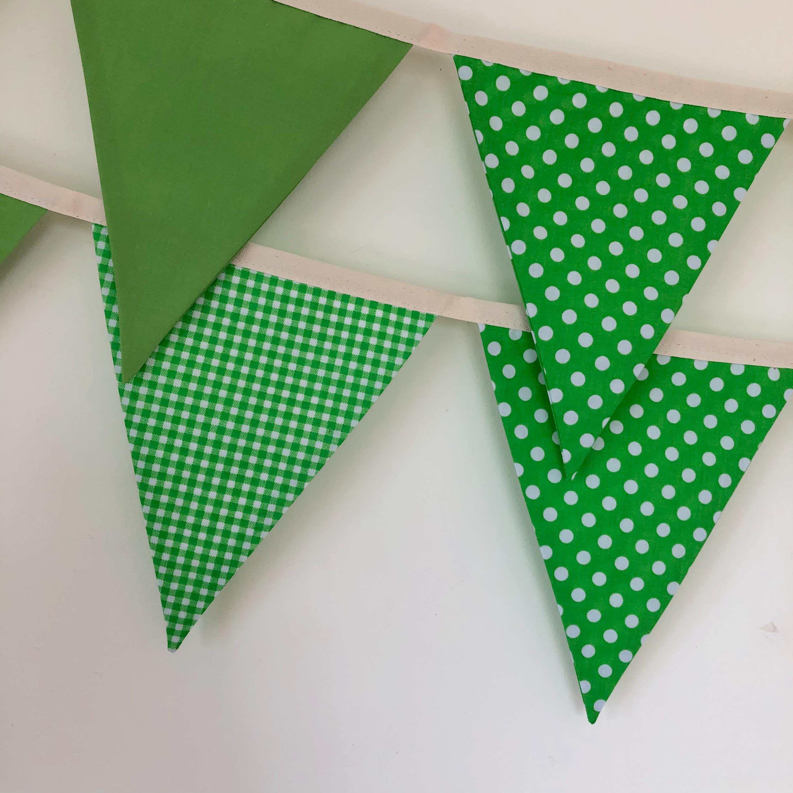 ธงผ้าโทนสีเขียว