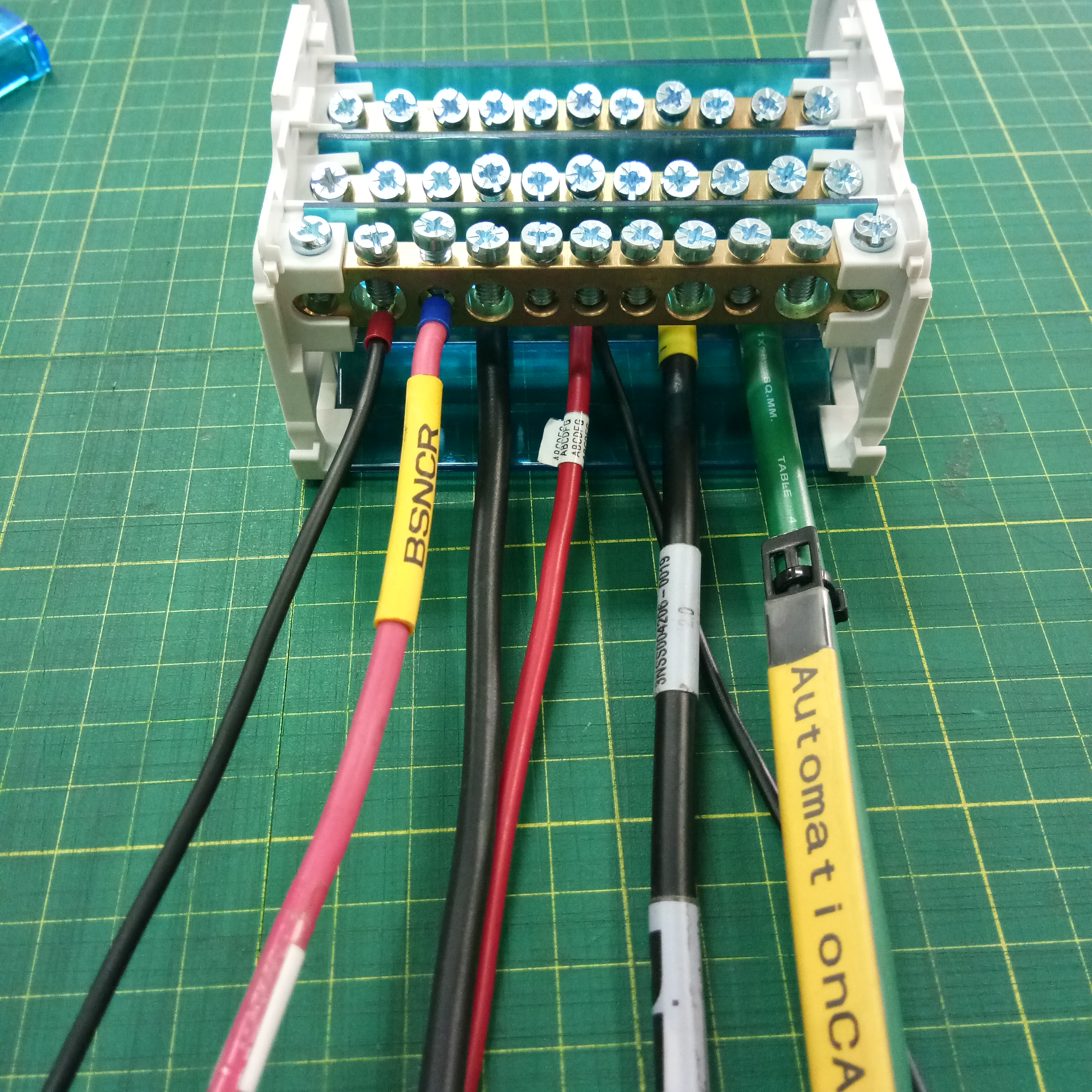 BAR กระจายไฟฟ้า 4 แถว 11 ช่อง Power BAR ต่อสายไฟฟ้า Power Distribution BOX