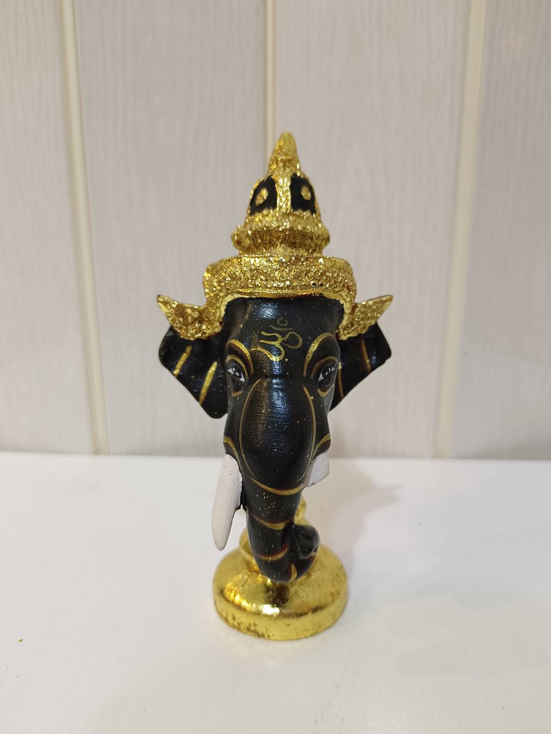 พระพิฆเนศ ขนาดจิ๋ว ขนาดตั้งหน้ารถ พร้อมฐานปิดทอง (สีดำ)