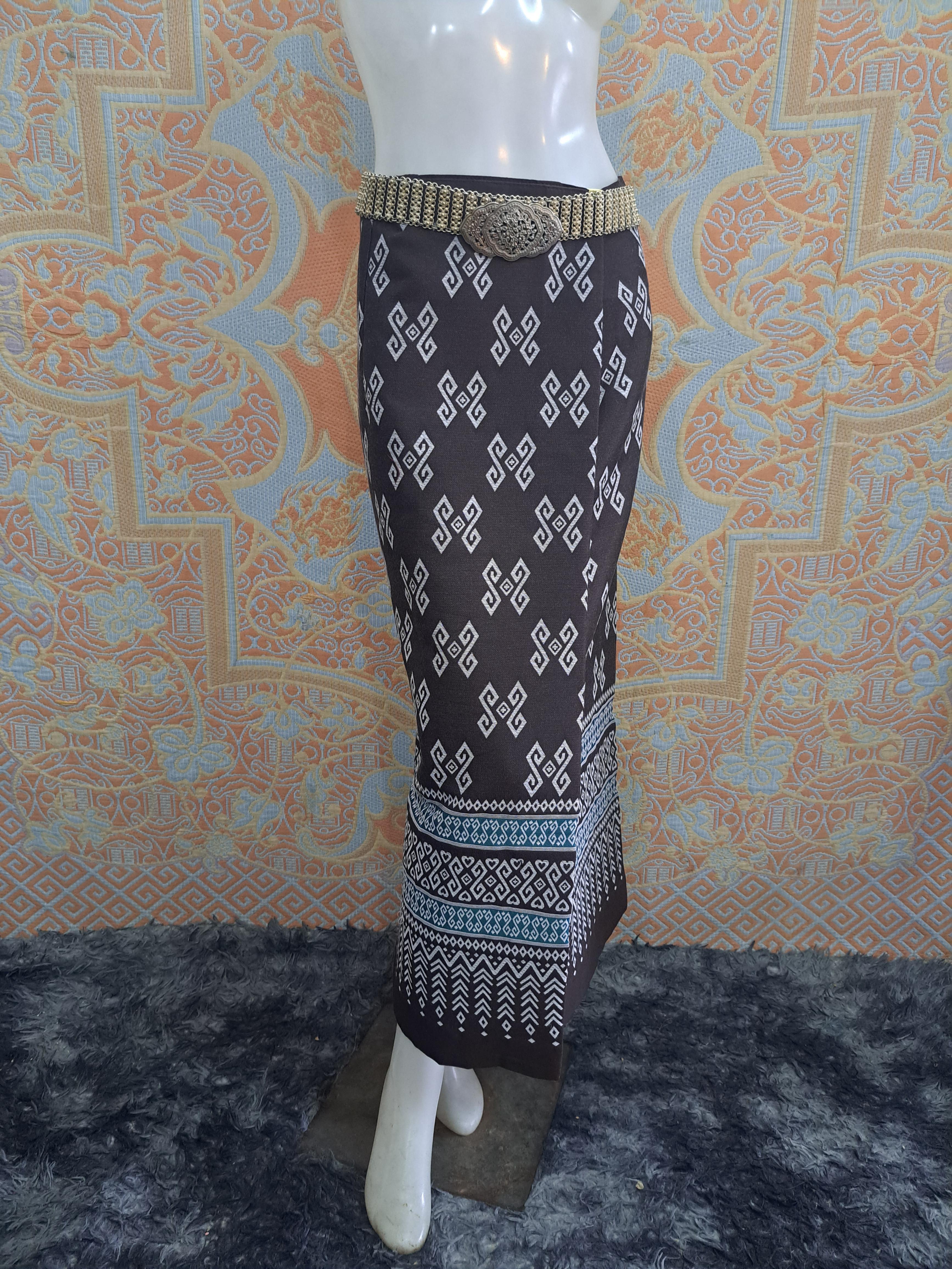 ผ้าถุงสำเร็จรูปผ้าทออัดผ้ากาว ผ้าซิ่นทอลายแพรวา #ผ้าซิ่นสำเร็จรูปผ้าฝ้ายทออัดผ้ากาวเย็บถุงแล้ว ตามภาพ Free size