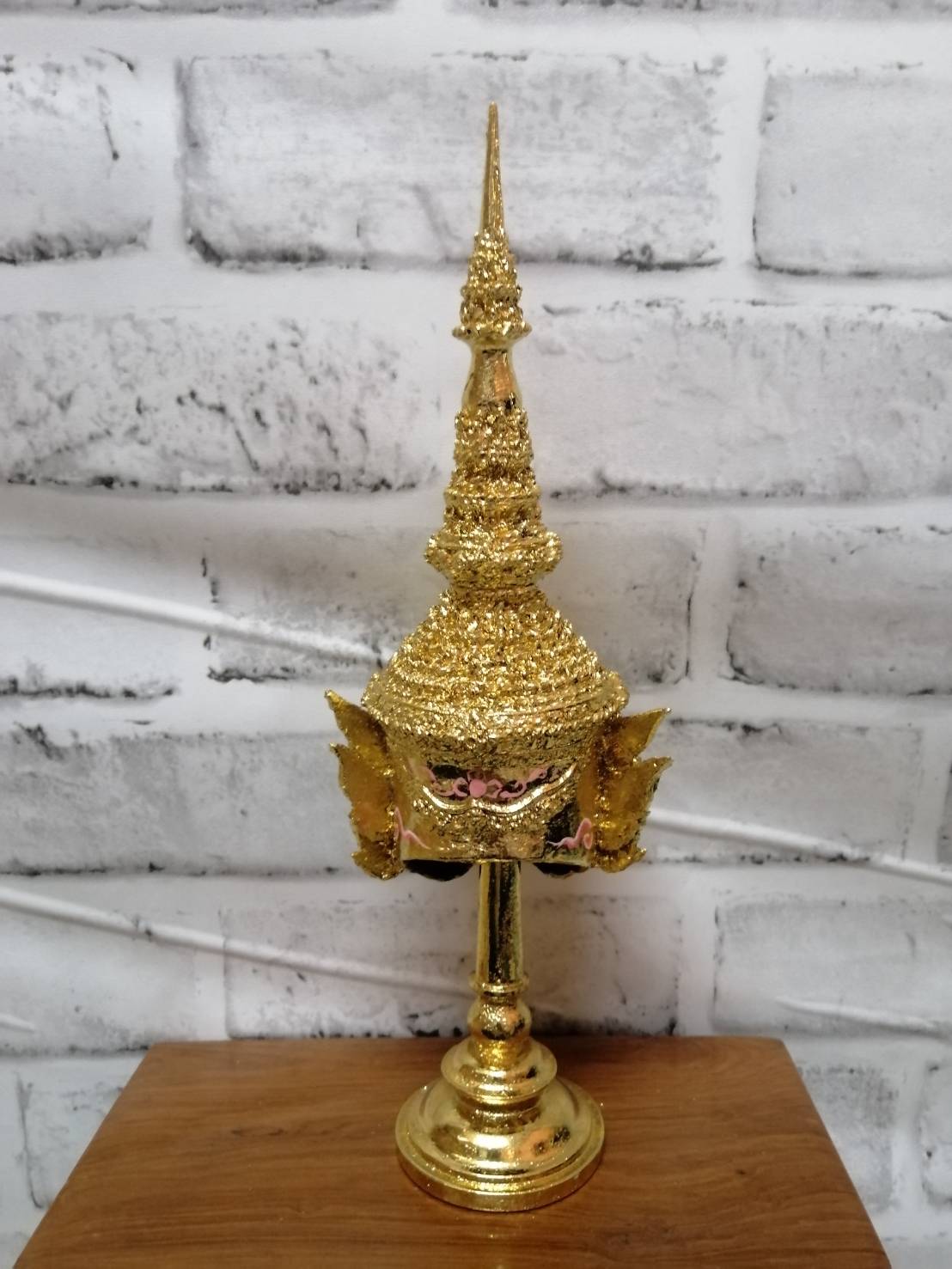 ครุฑ (ทอง) ขนาดกลาง งานละเอียด เรซิ่นปิดทอง พร้อมฐานปิดทอง