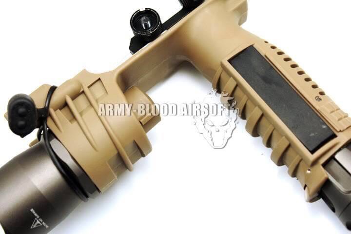 New.ELE M910A Carbine Forend Weaponlight-New Version (BK) สีดำ / สีทราย ราคาพิเศษ
