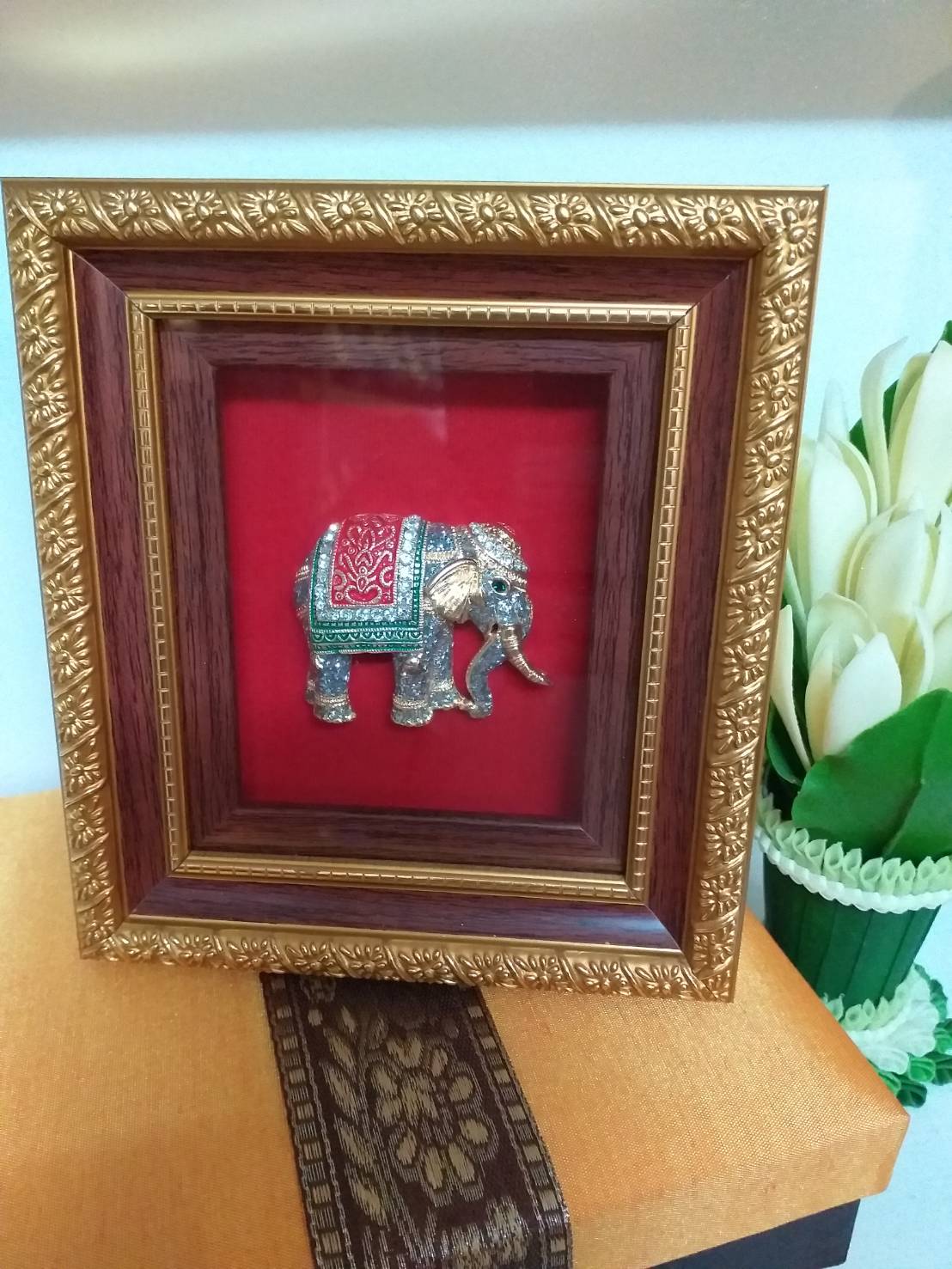 กรอบรูปโขนรามเกียรติ์ และเอกลักษณ์ไทยๆ พร้อมกล่องผ้าไหม