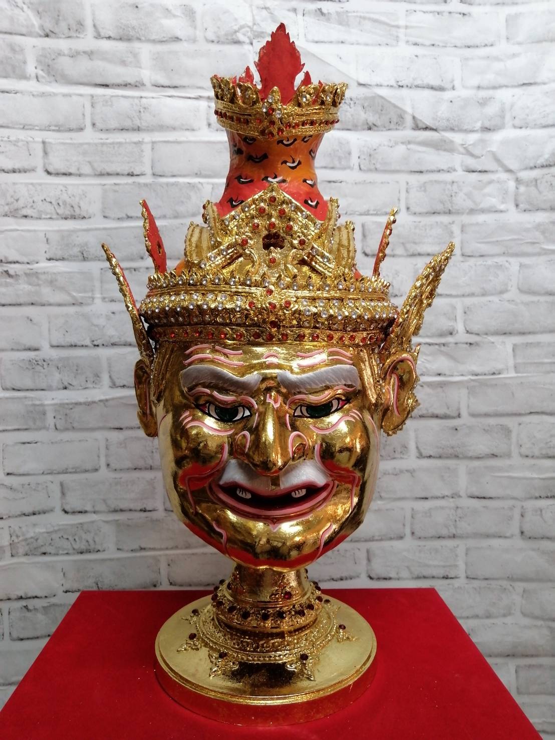 พ่อแก่ เศียรครู ขนาดครอบ พร้อมฐานไม้สีแดง