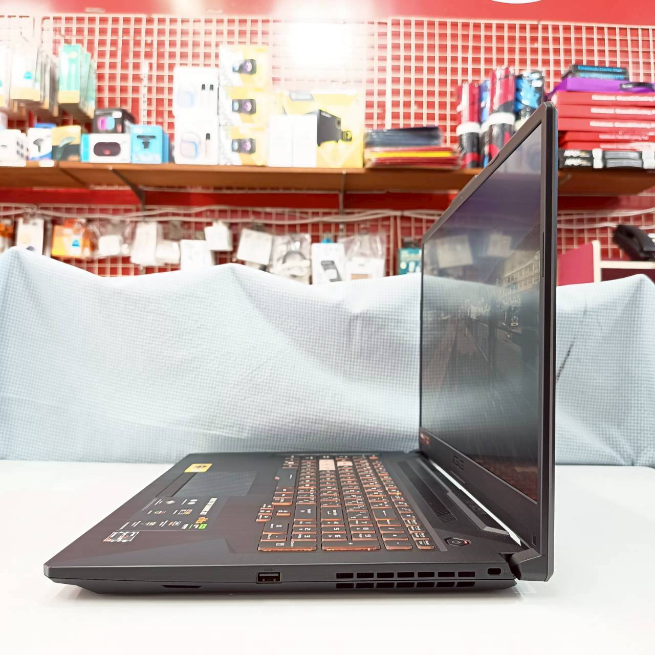 ASUS TUF GAMING A17 FA706NFR-HX016W สภาพเครื่อง 85% ประกันศูนย์ 29/03/2027