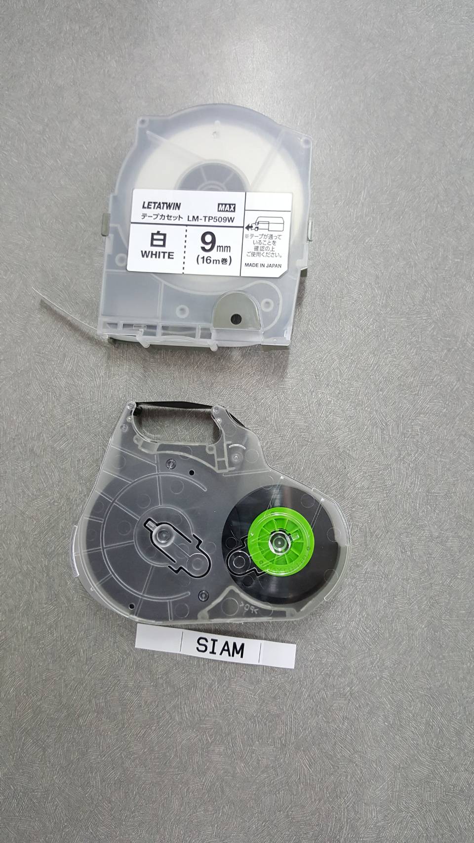 สติกเกอร์ ขาว 9mm. ยาว 16เมตร สำหรับ MAX LM-550 Series LETATWIN