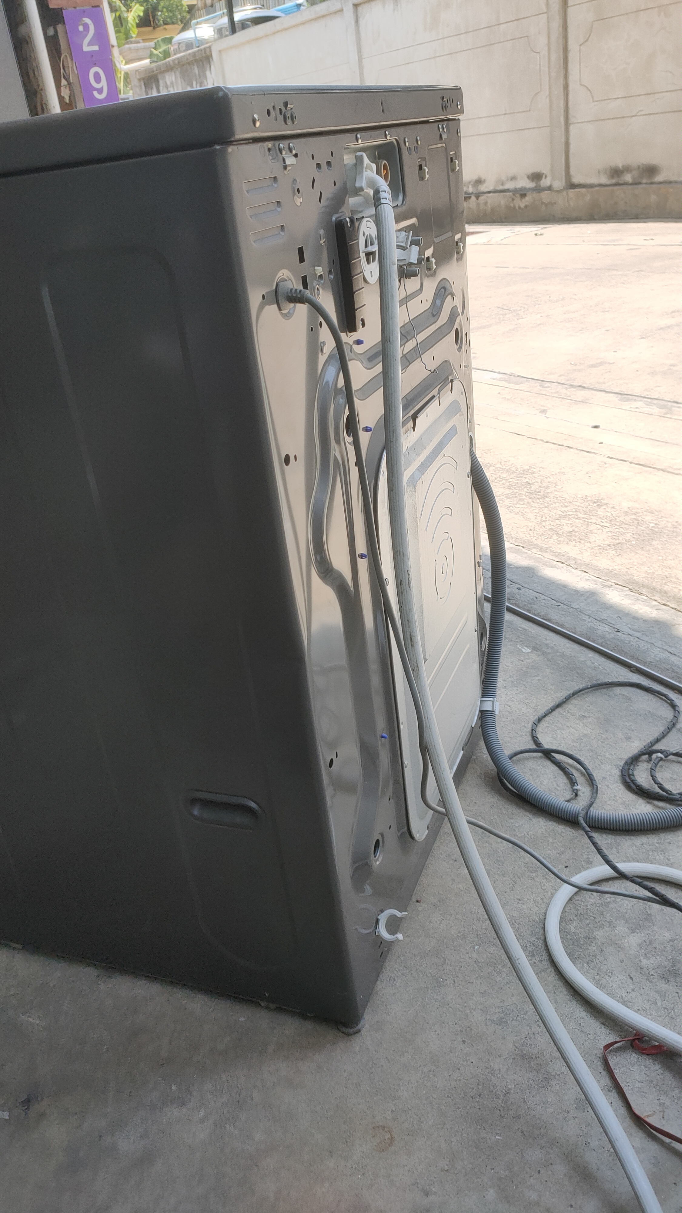 เครื่องซักผ้าฝาหน้าเกรดบีใหม่ LG Commercial 13kg ติดกล่องหยอดเหรียญใหม่ พร้อมใช้งาน