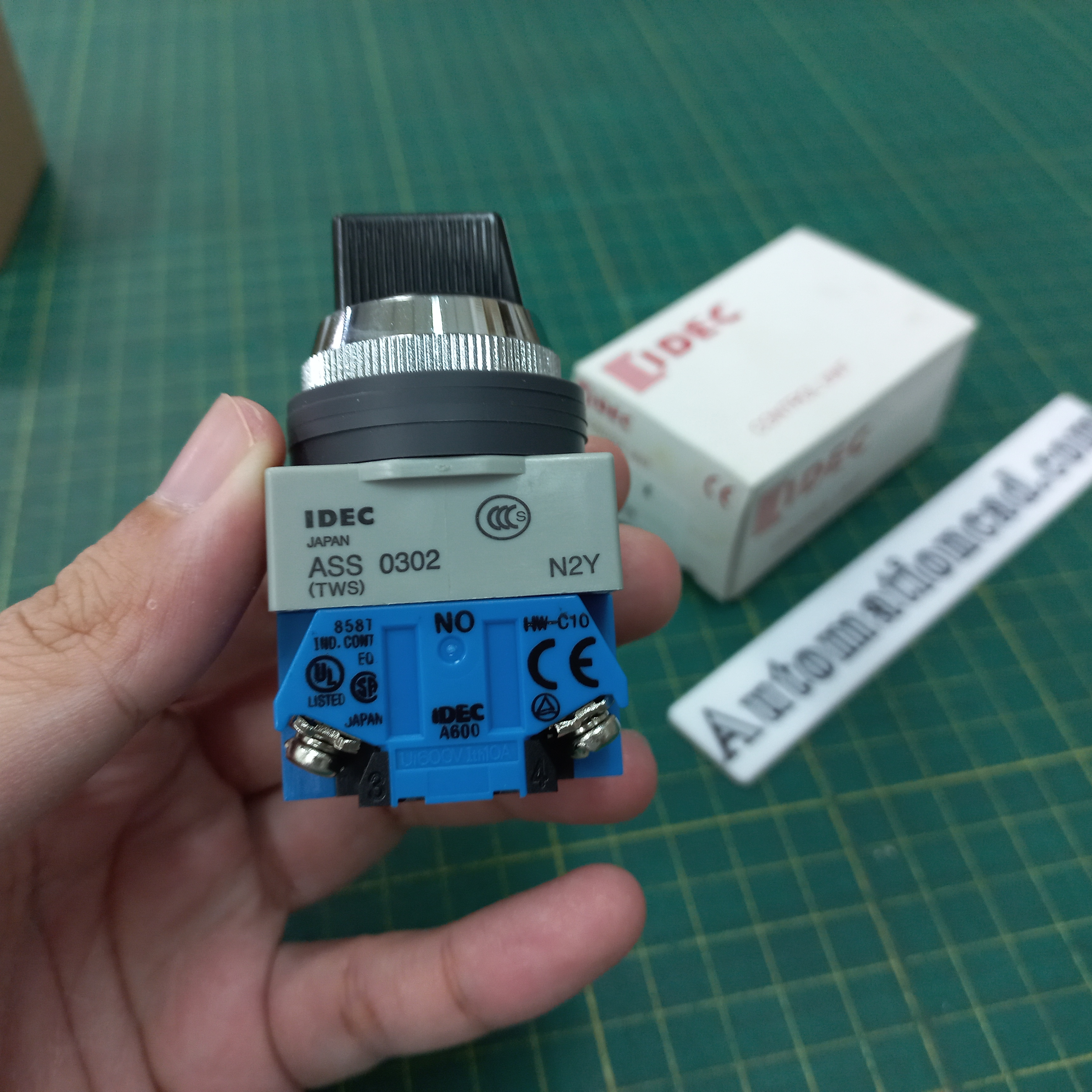 ซีเล็คเตอร์สวิตช์ IDEC 3จังหวะ 2NO บิดค้าง Selector switches IDEC รู 25 mm